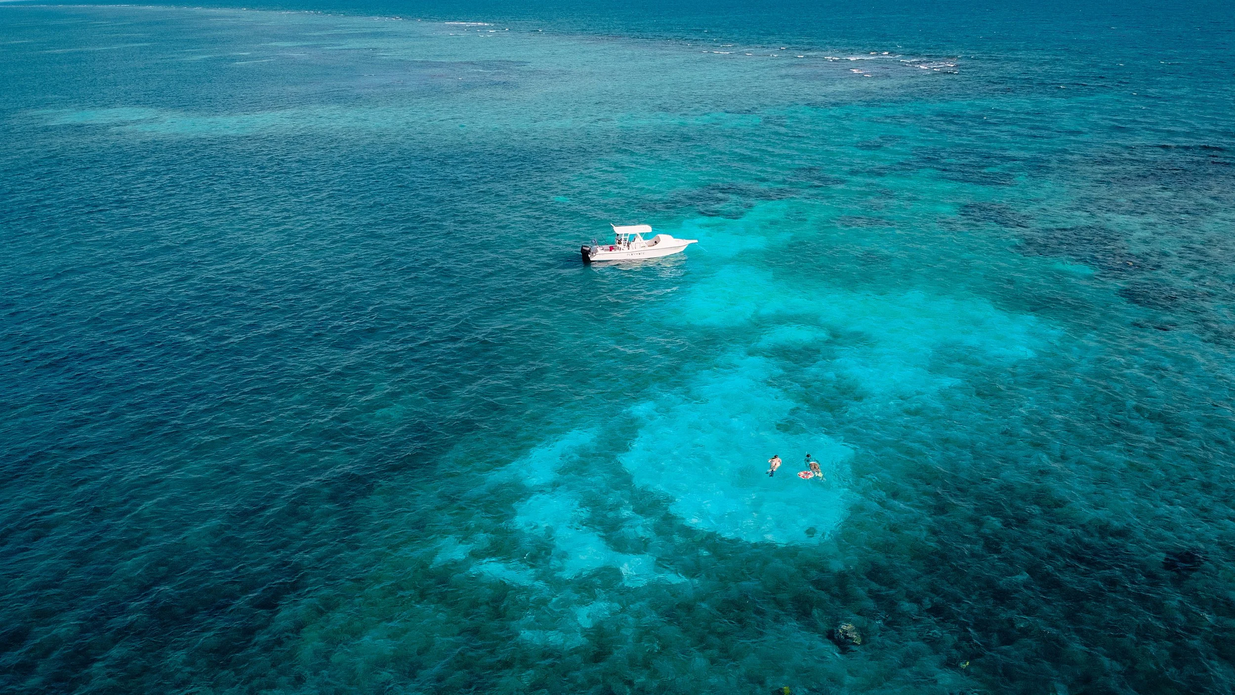 Casa Al Mar Private Boat out on Turqouise Waters with Guests Snorkeling