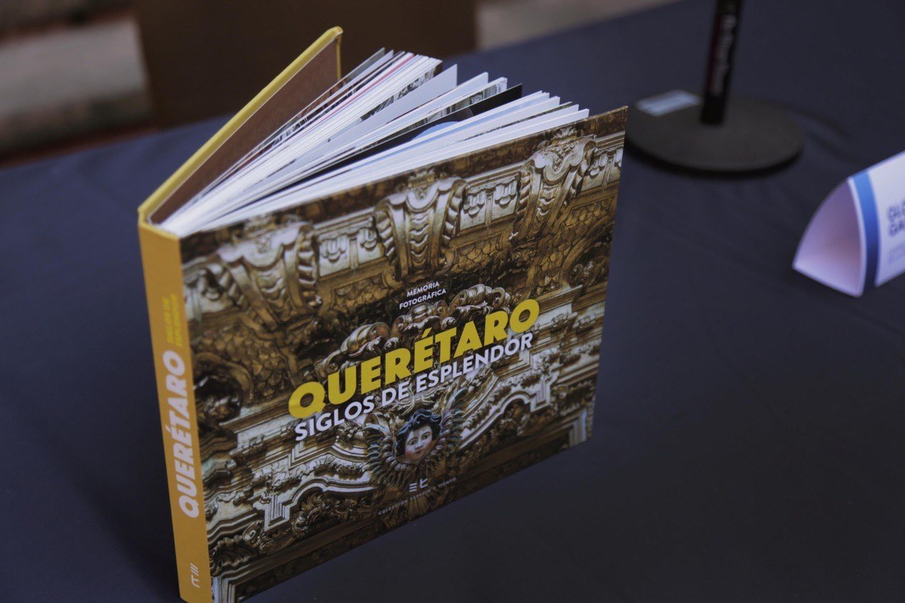 Coautora de la introducción y editora de Querétaro Siglos de Esplendor