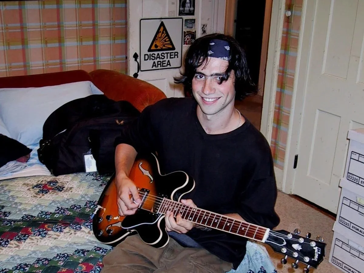 matt+urmy+playing+a+good+guitar.jpg