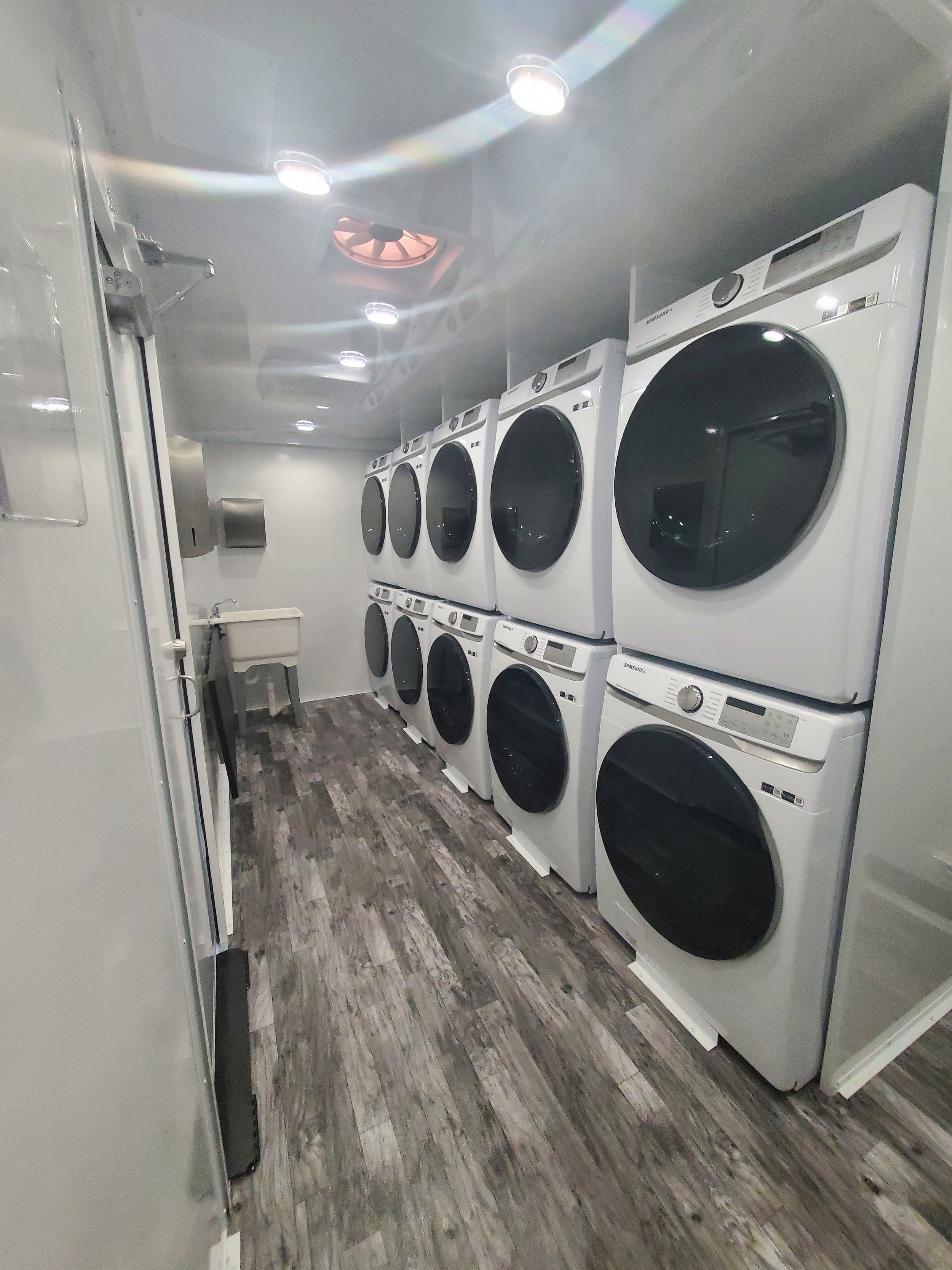 Inside laundry trailer rental  Melbourne Iowa