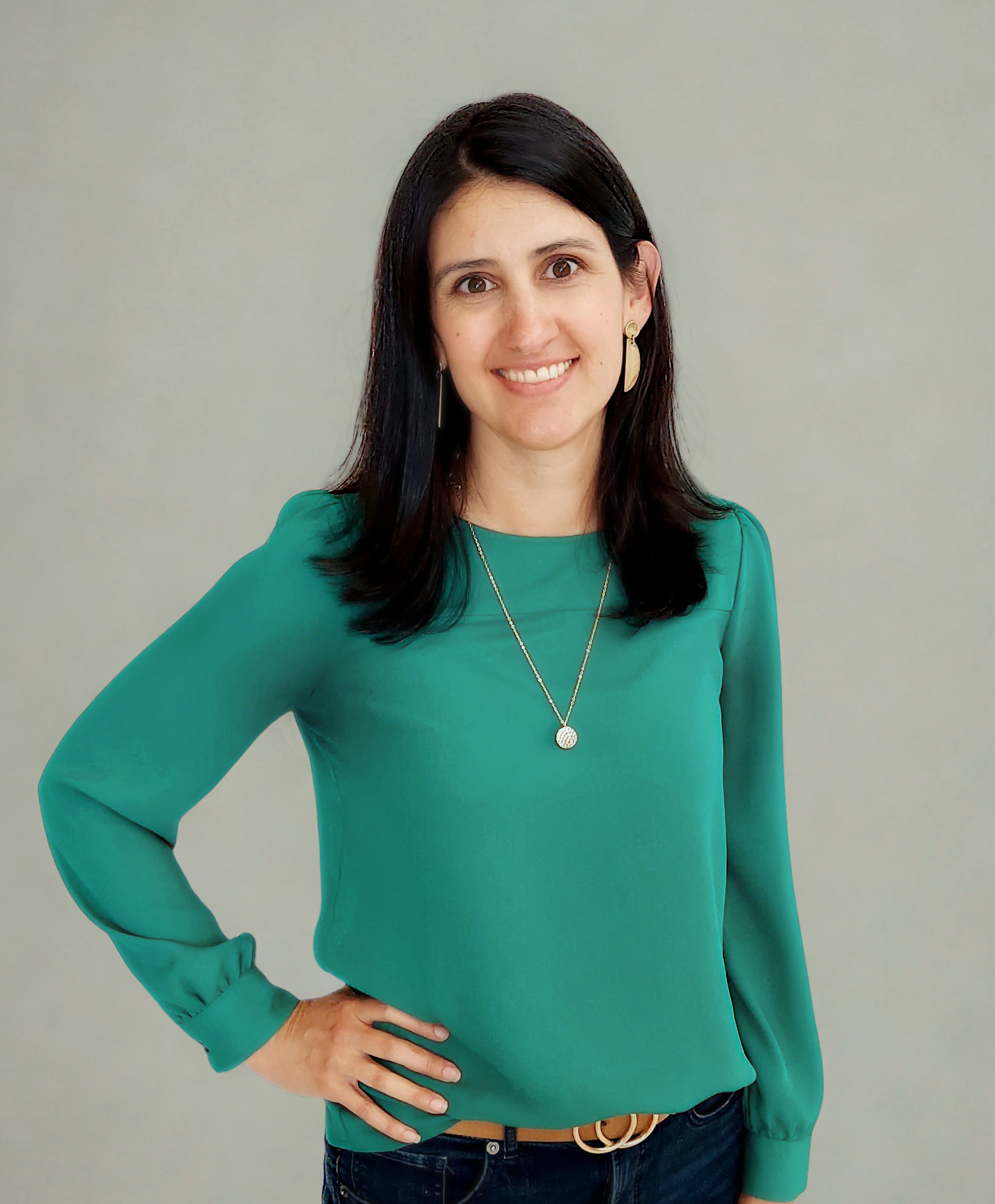 Friendly female counselor wearing green. Helps with overthinking and burnout