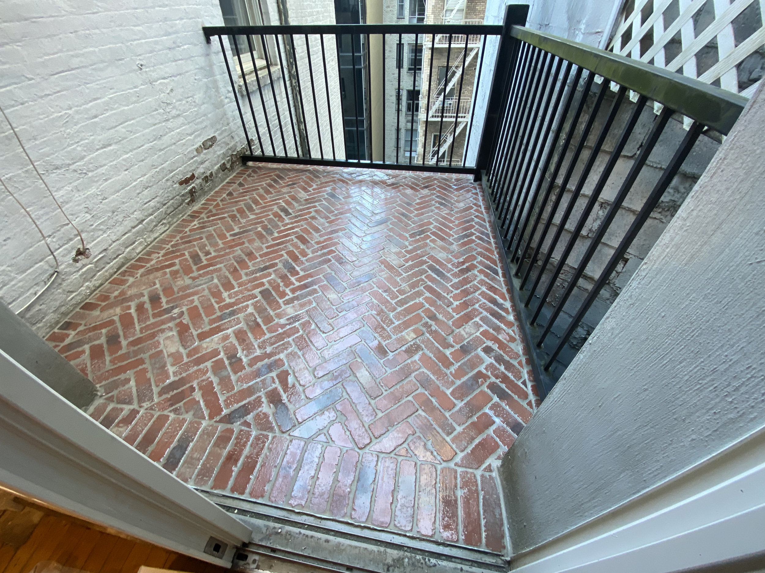 Professional tile installation in New Jersey. Ceramic, porcelain, marble and natural stone for bathrooms, kitchens, floors, backsplashes and fireplaces. Licensed & insured.