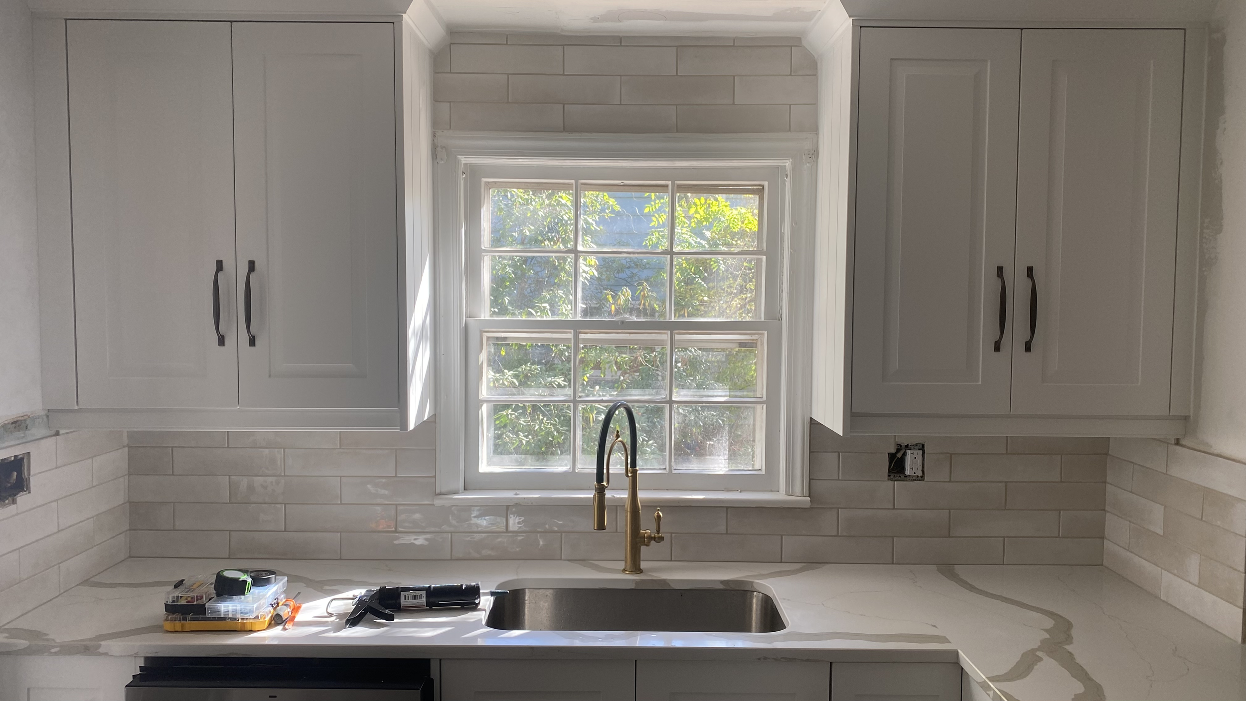 Professional tile installation in New Jersey. Ceramic, porcelain, marble and natural stone for bathrooms, kitchens, floors, backsplashes and fireplaces. Licensed & insured. free estimates