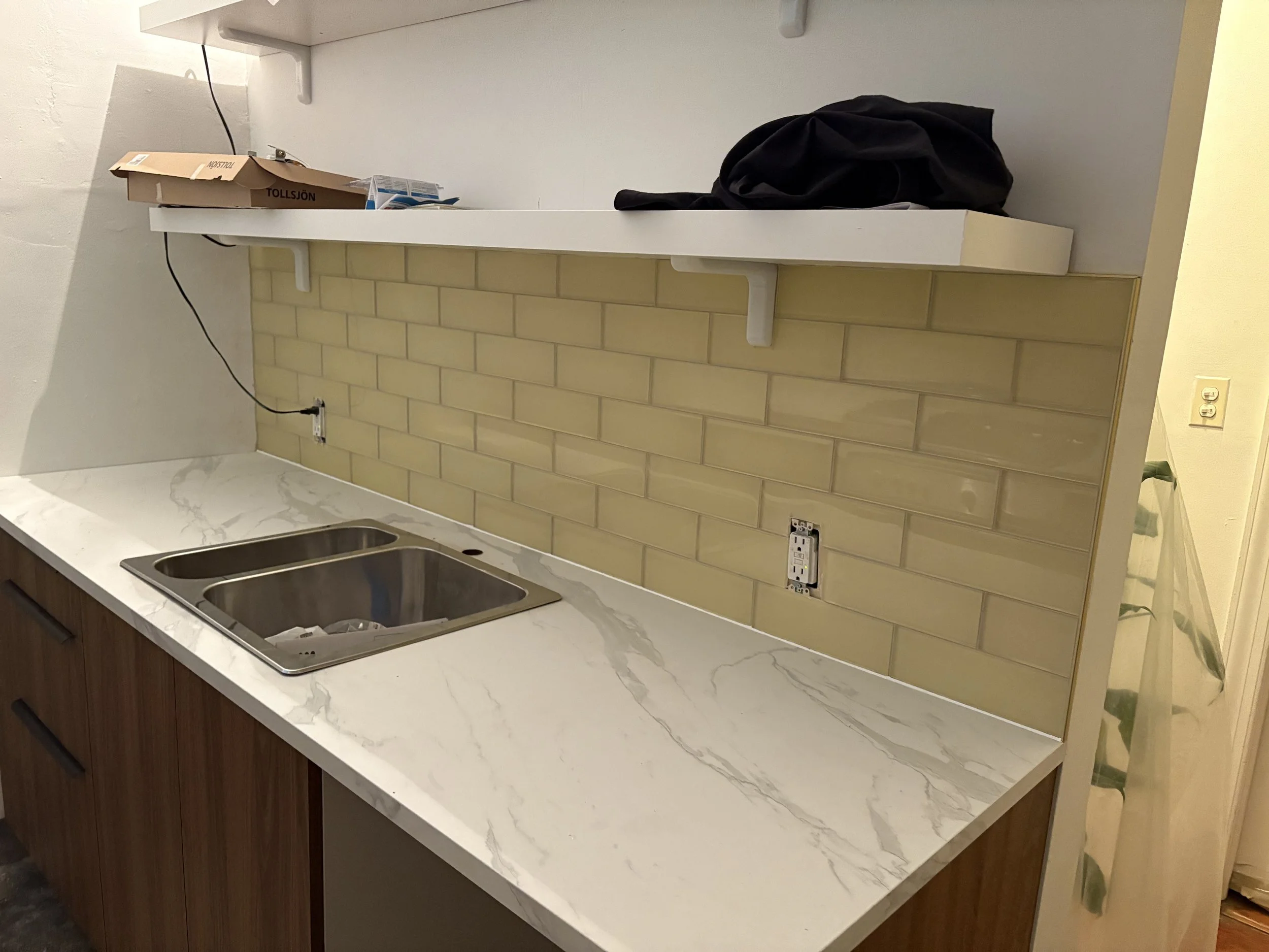 Professional tile installation in New Jersey. Ceramic, porcelain, marble and natural stone for bathrooms, kitchens, floors, backsplashes and fireplaces. Licensed & insured.
