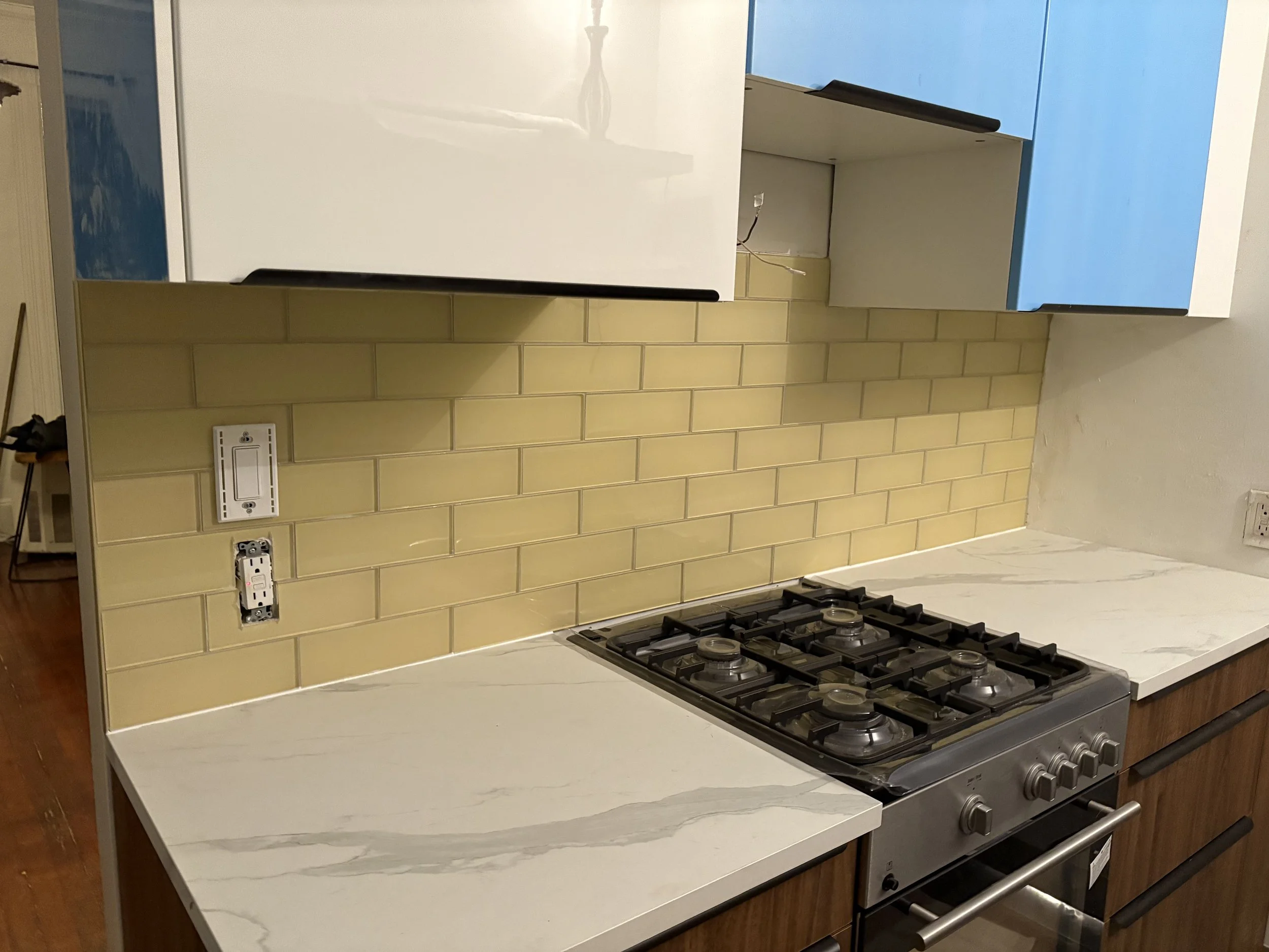 Professional tile installation in New Jersey. Ceramic, porcelain, marble and natural stone for bathrooms, kitchens, floors, backsplashes and fireplaces. Licensed & insured.