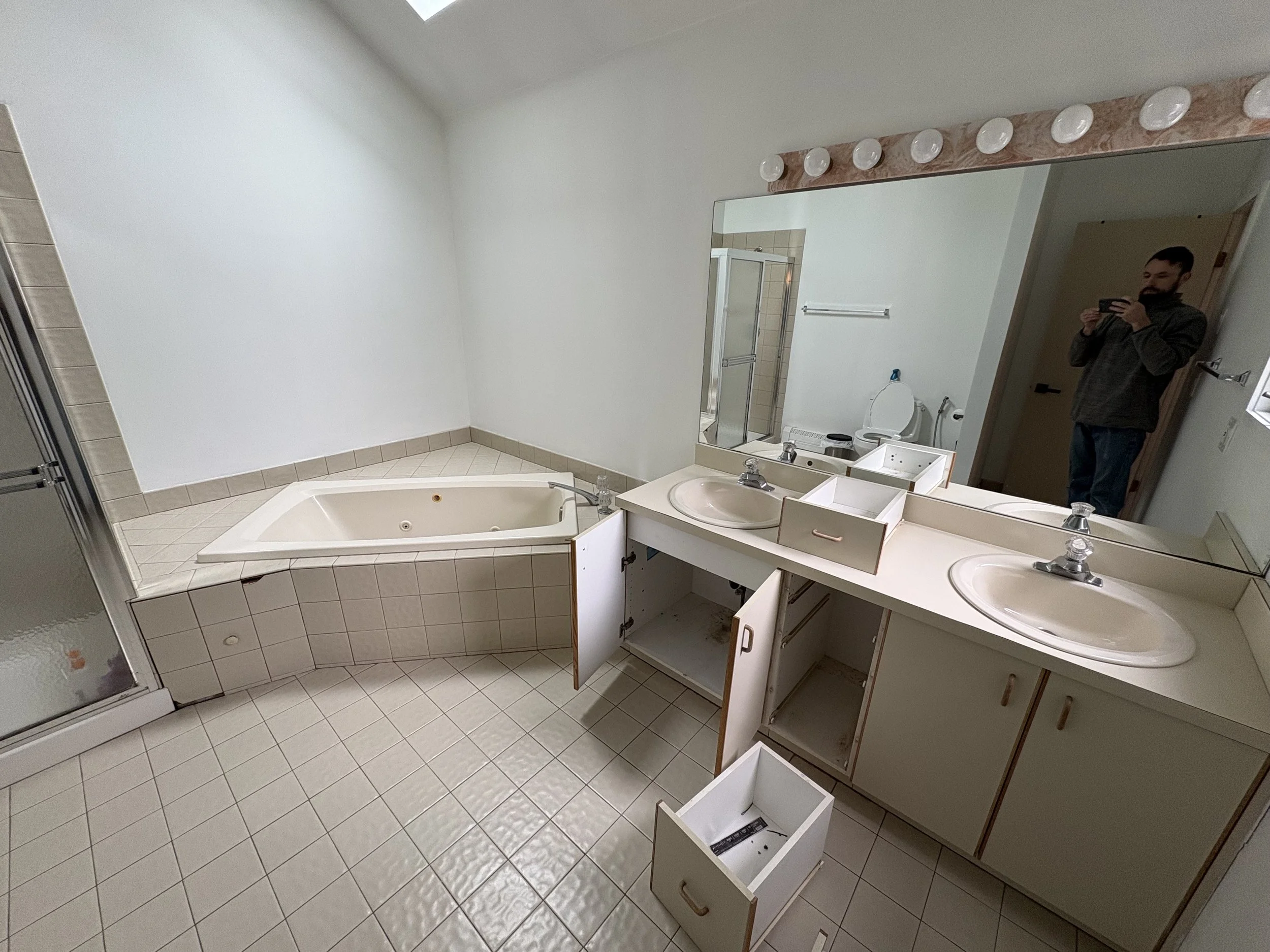 bathroom renovation in New Jersey. Custom showers, tile installation, waterproofing, flooring and modern bathroom remodeling licensed Insured Bonded home improvement contractor in New Jersey design and build installation
