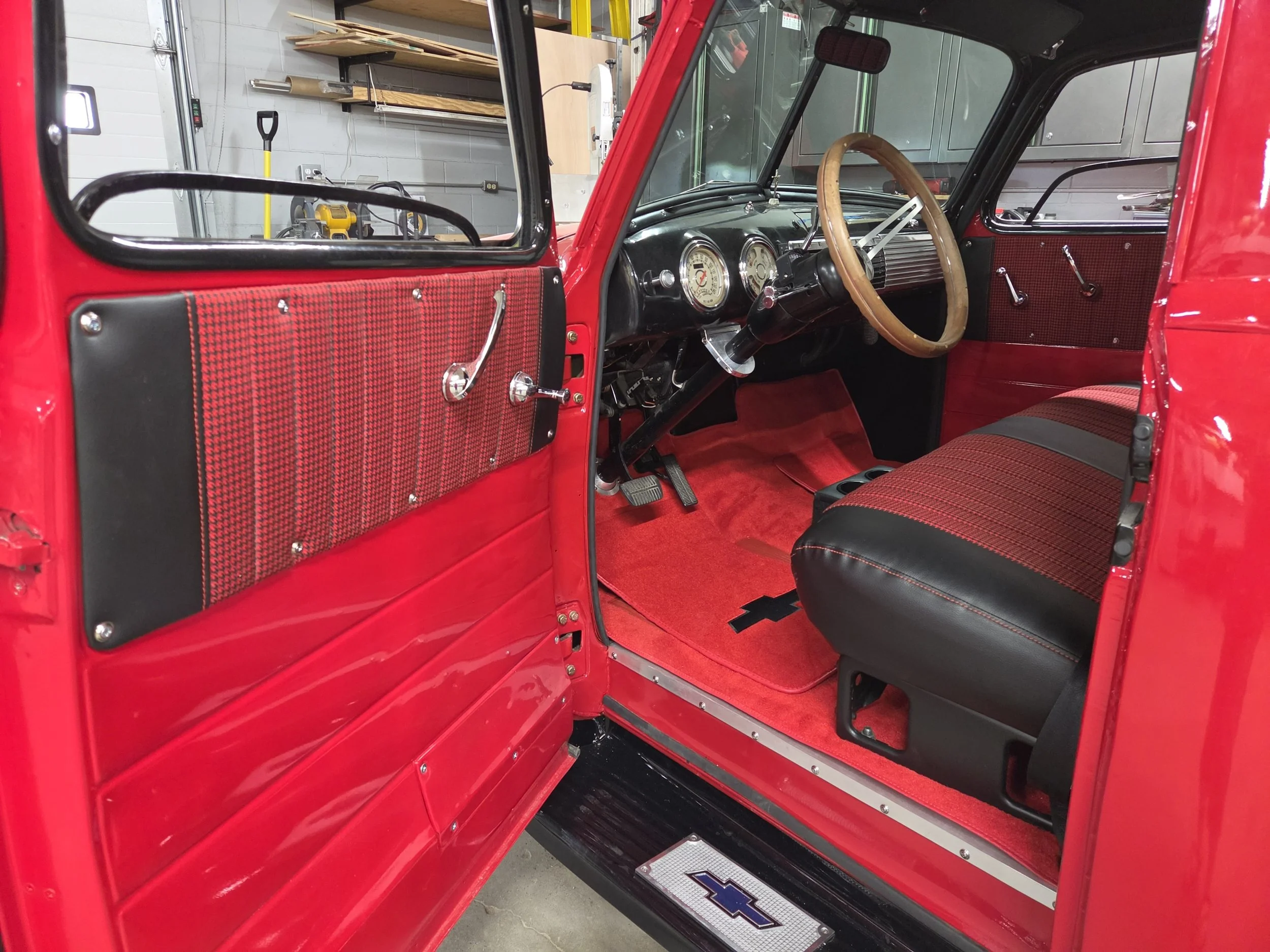 49 Chevy PU Interior Red Black (2).jpg
