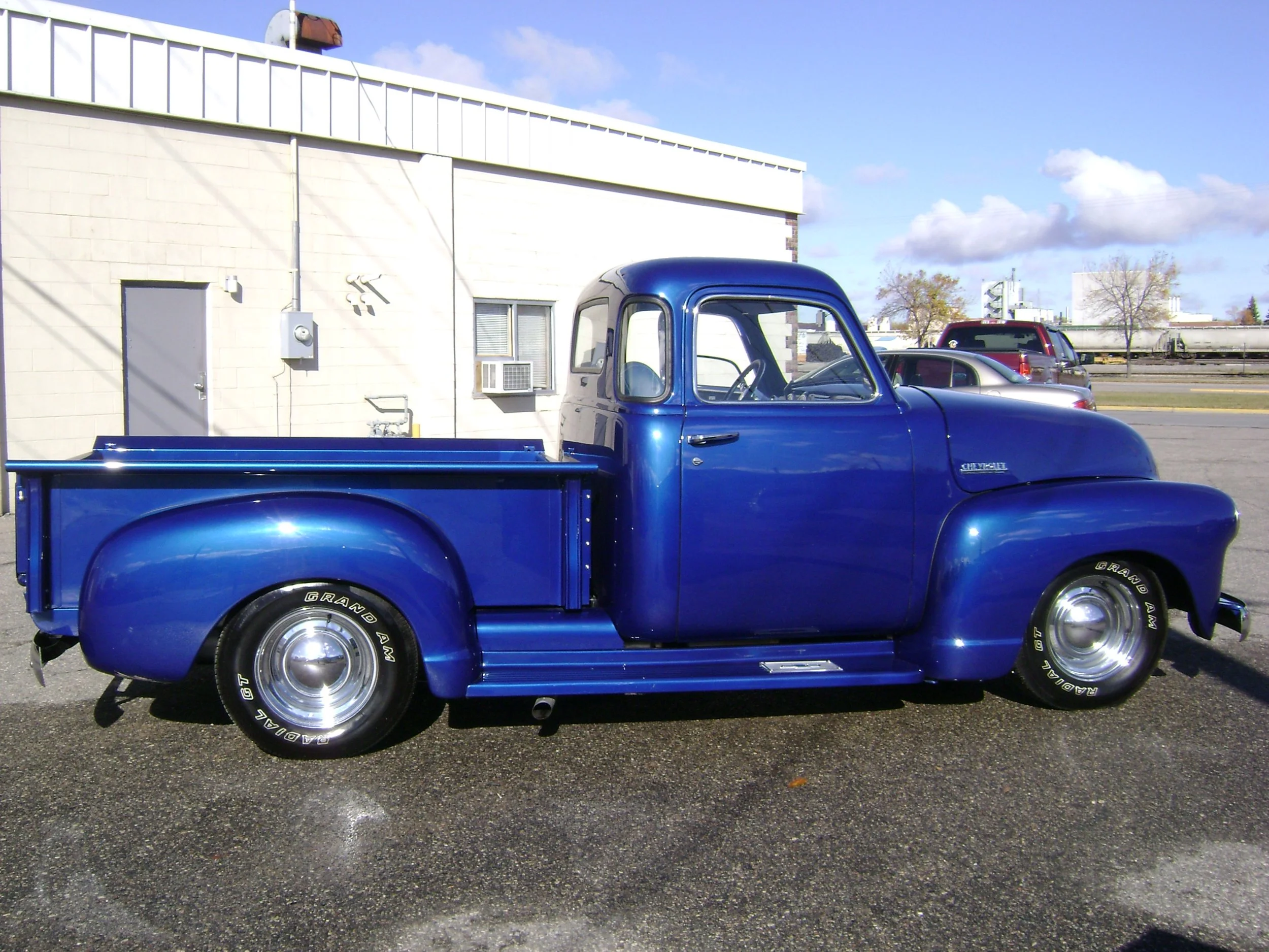 Stuart's truck outside 001.JPG