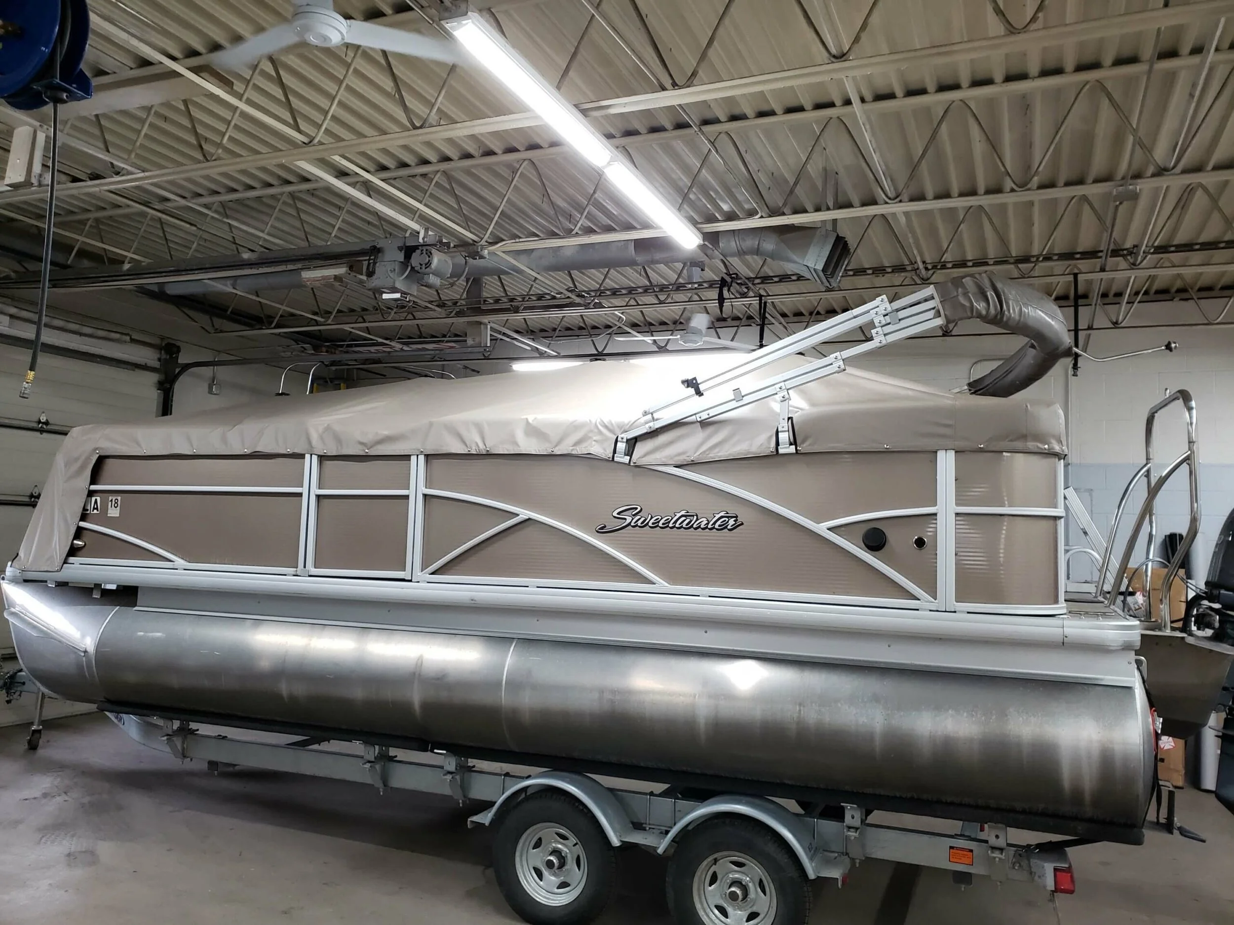 22-ft-Sweetwater-Pontoon-Hemp-Beige-3-scaled.jpg