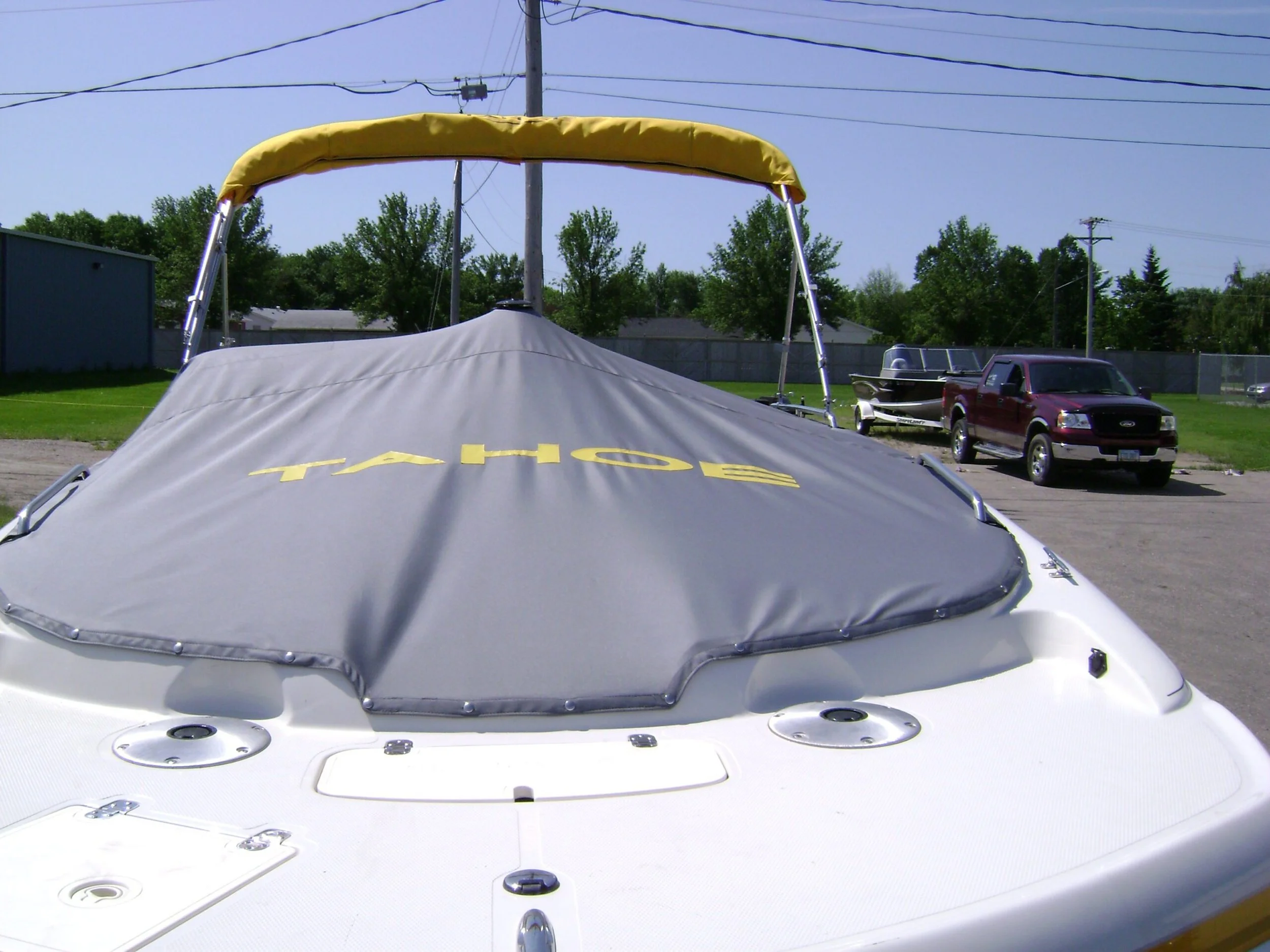 Tahoe-boat-grey-yellow-004-scaled.jpg