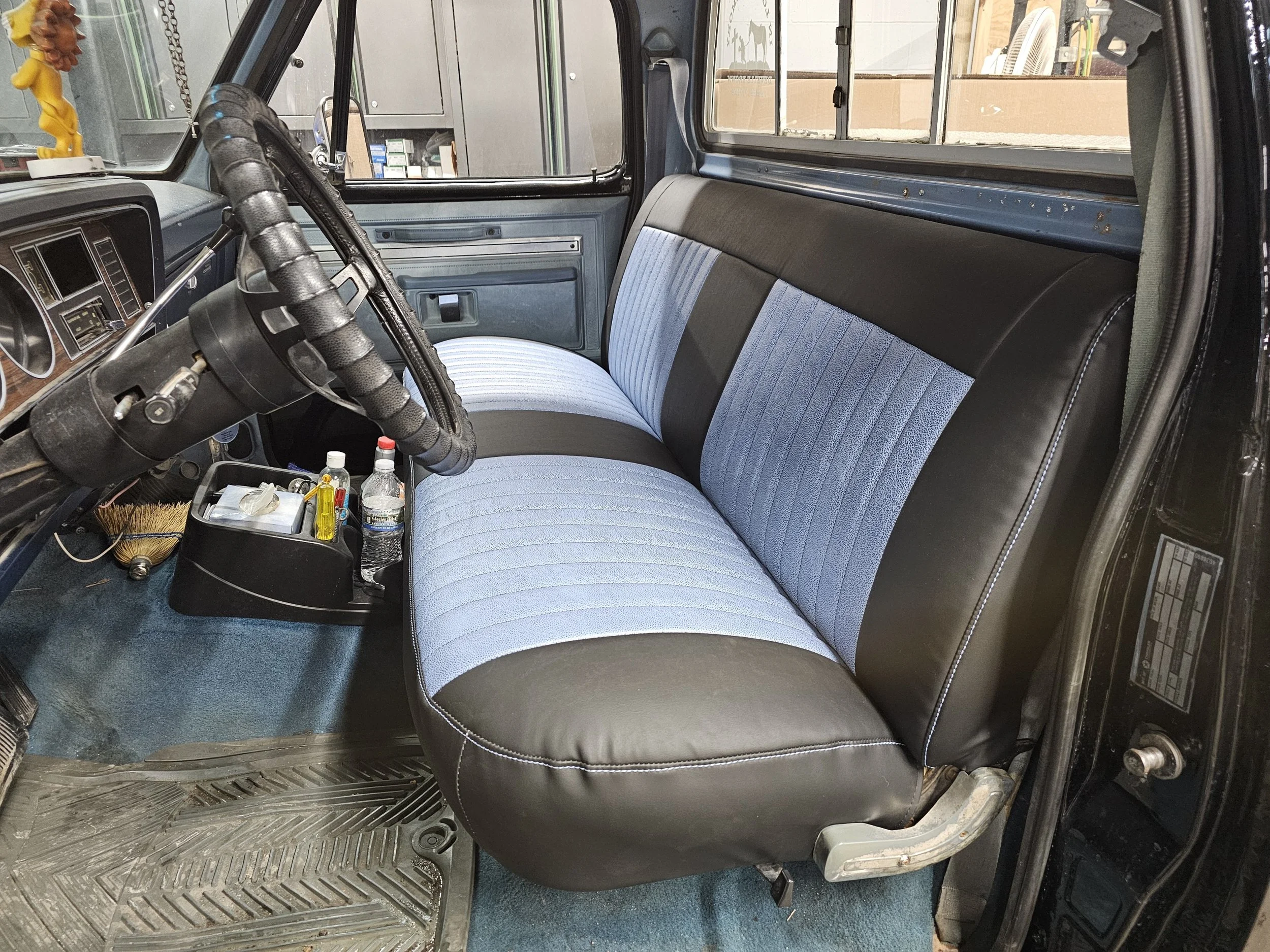 1983 Dodge Bench w Lt Blue Leather inserts (3).jpg