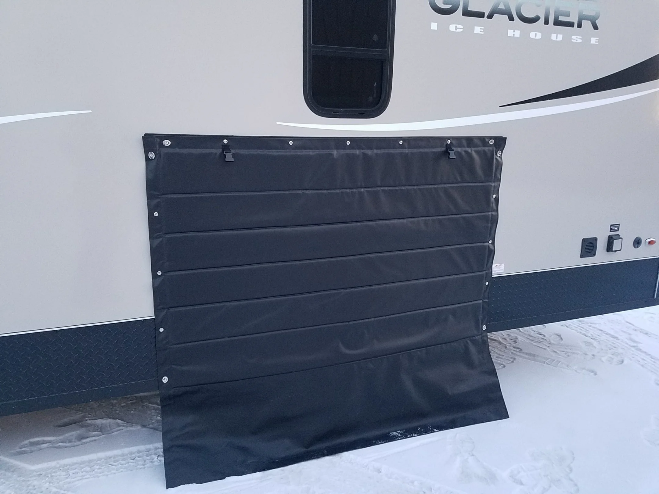 Ice-House-Tire-Covers-4.jpg