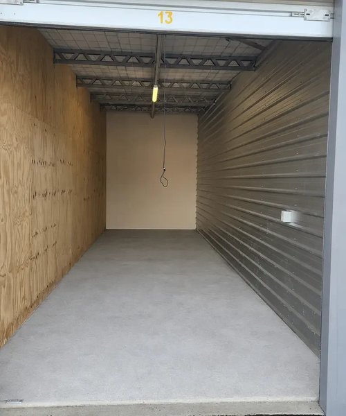 Extra Large 29.1 square metre drive-up storage unit at Myt4you Storage Ravenswood