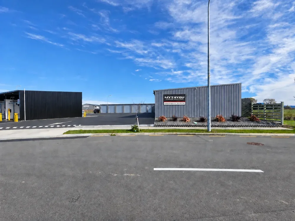 Drive-up storage units at Myt4you Storage in Ravenswood, Woodend