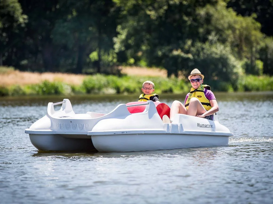 8_pedalo_lac.jpg