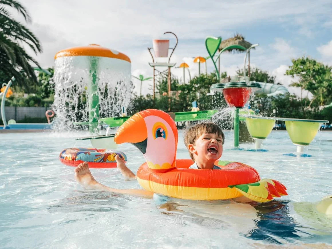 9_enfant_piscine (1).jpg