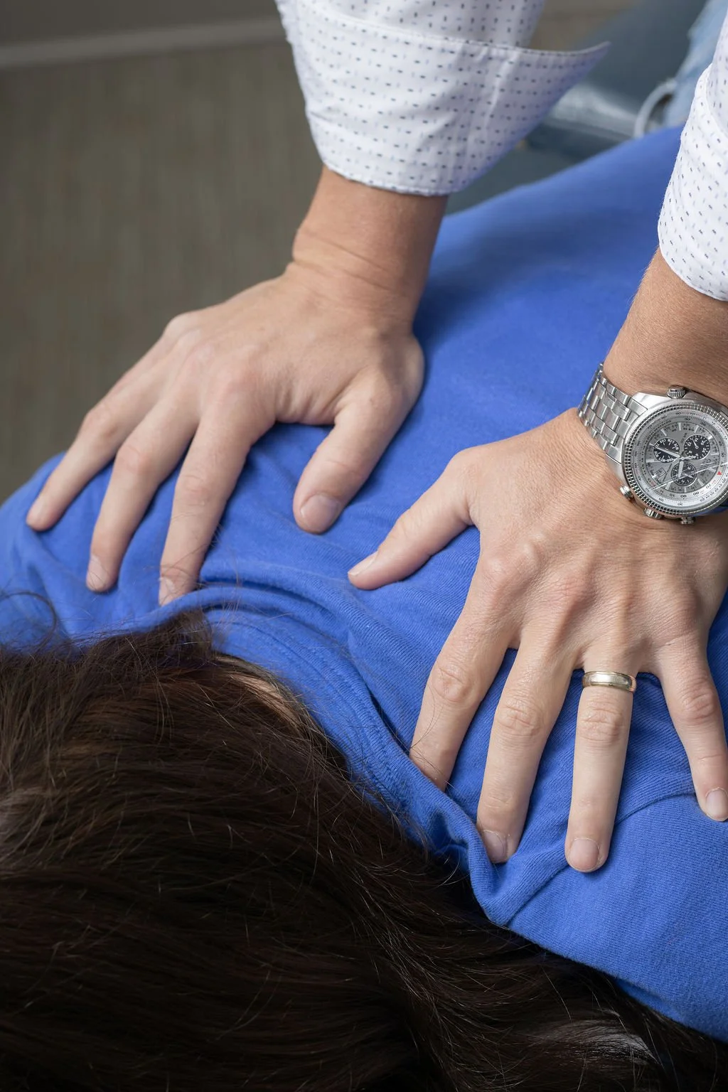 Dr Kyle performing a spinal adjustment on a patient at ICE Clinics