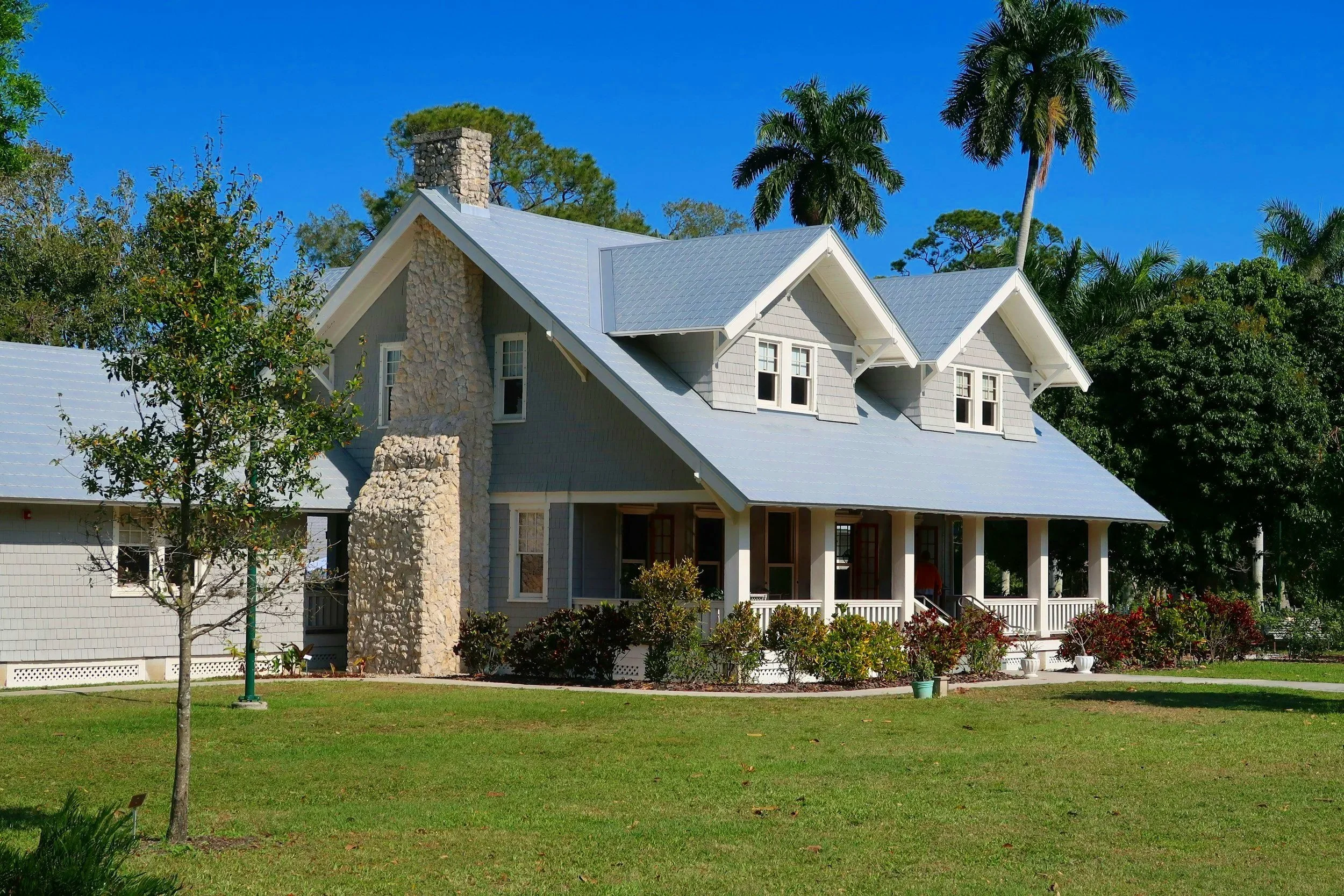 Professional lawn care services in Lake Mary FL by Sal's Prime Lawn Care