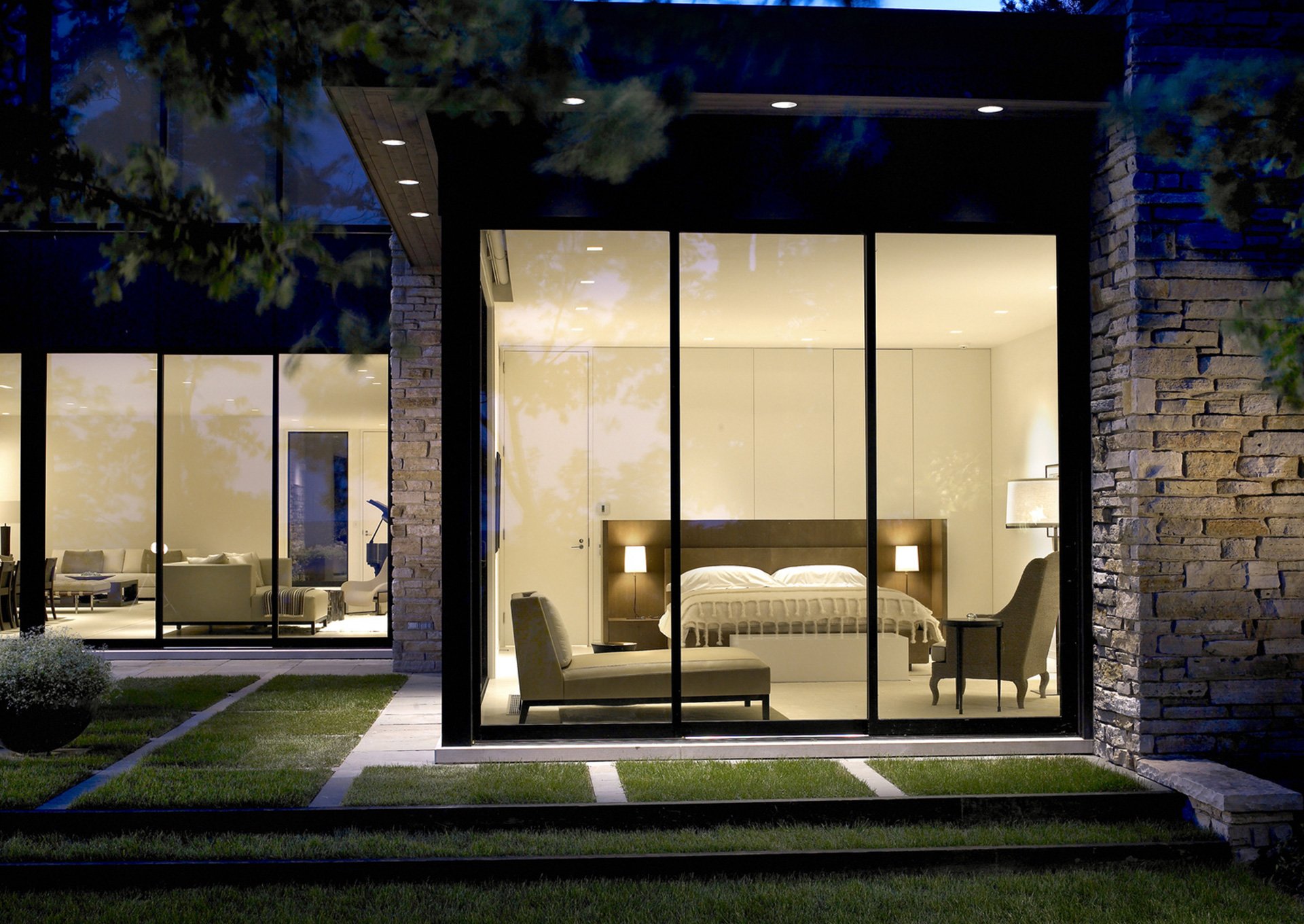 Premiere-Systems-Modern-Lakefront-8.jpg