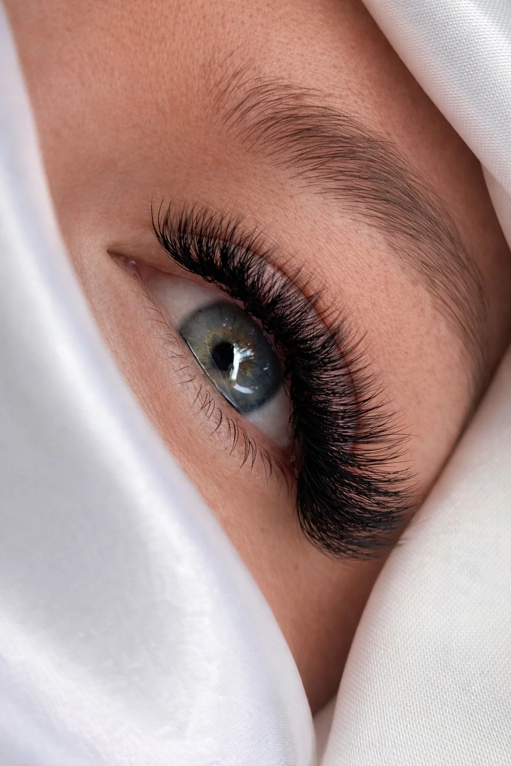 Wimpernverlängerung bei Luna Beauty in Bergdietikon