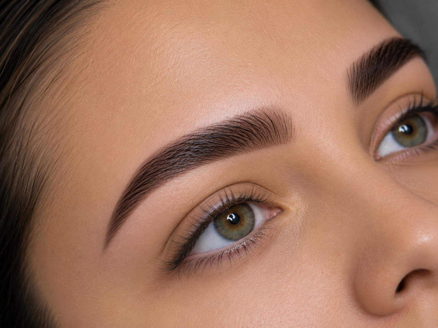 Henna-Augenbrauenfärbung bei Luna Beauty in Bergdietikon