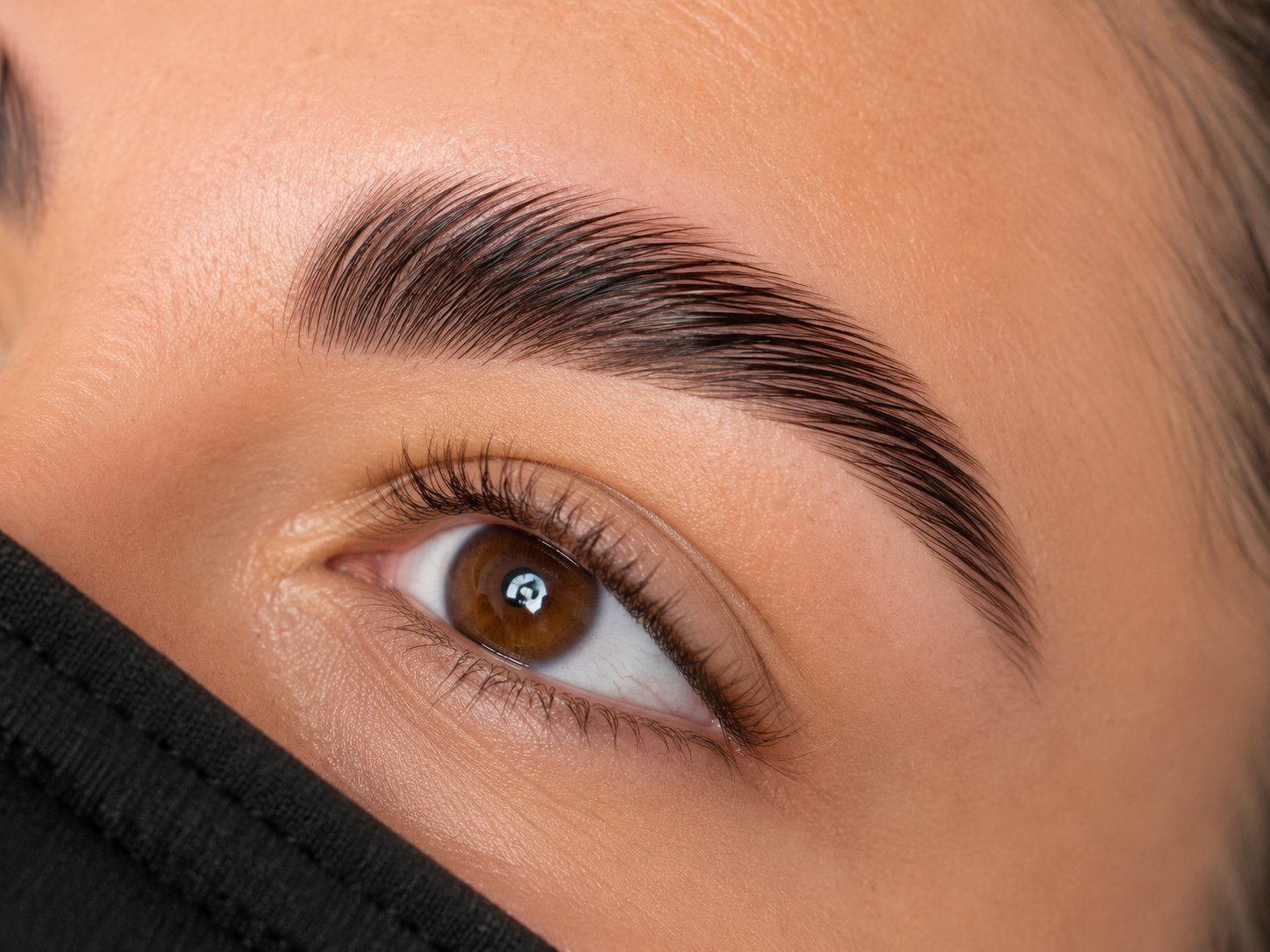 Augenbrauen-Laminierung bei Luna Beauty in Bergdietikon