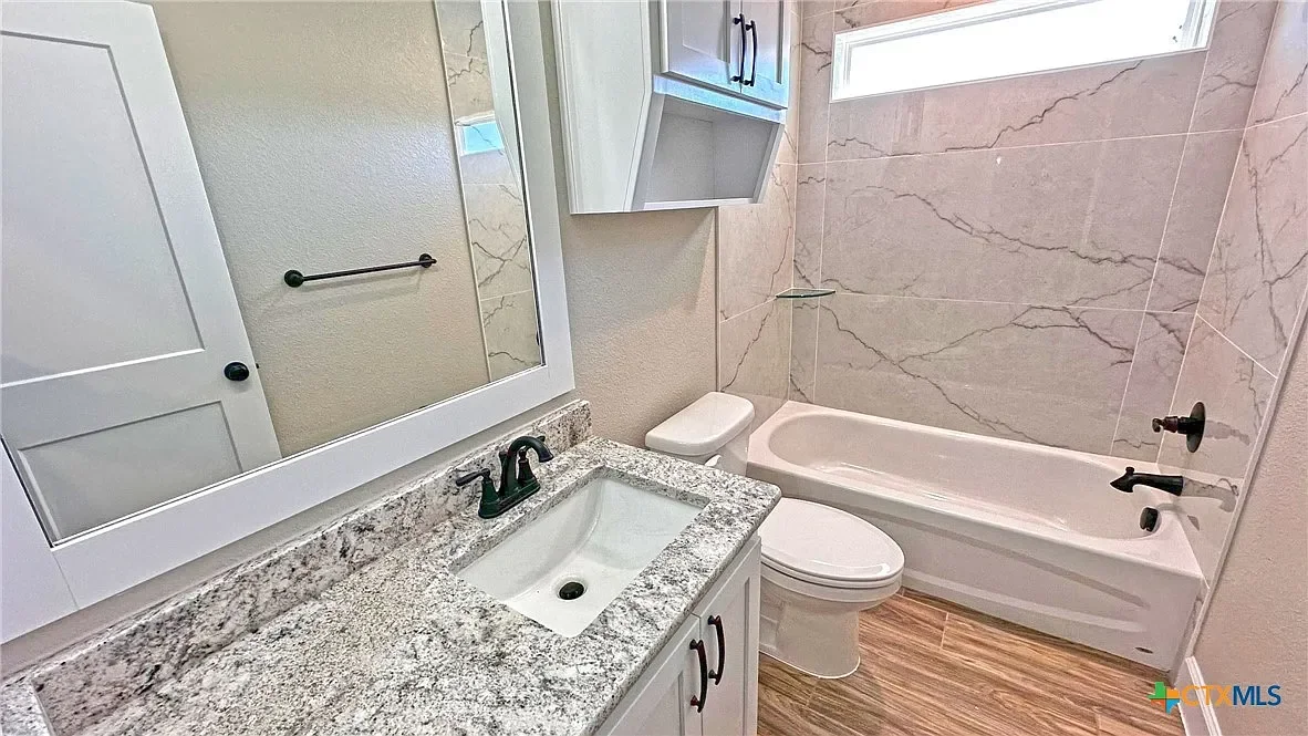 Hall Bath 2.webp