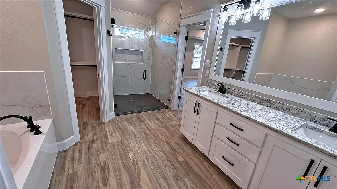Master Bath 3.webp