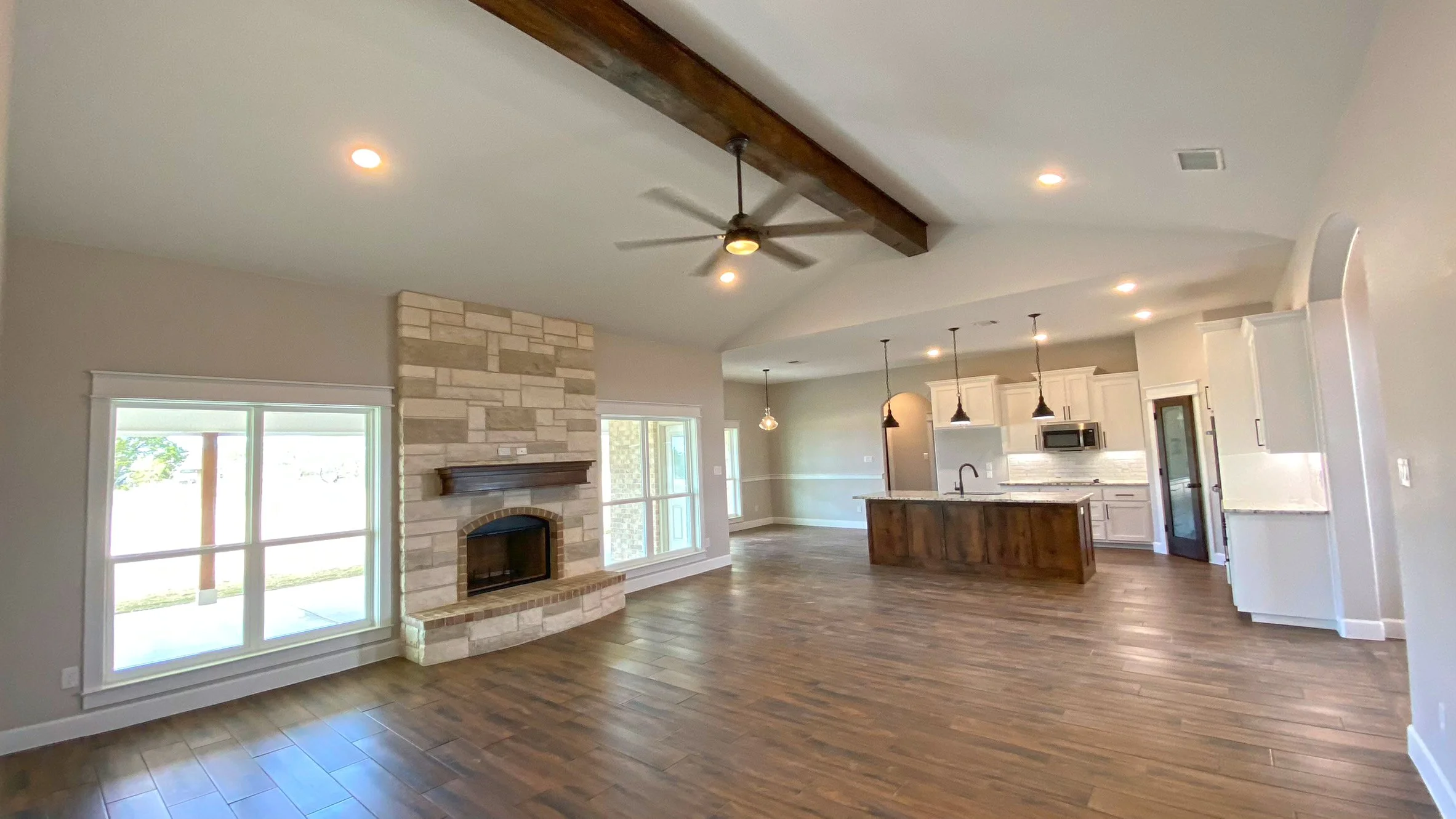 living_kitchen1.jpg