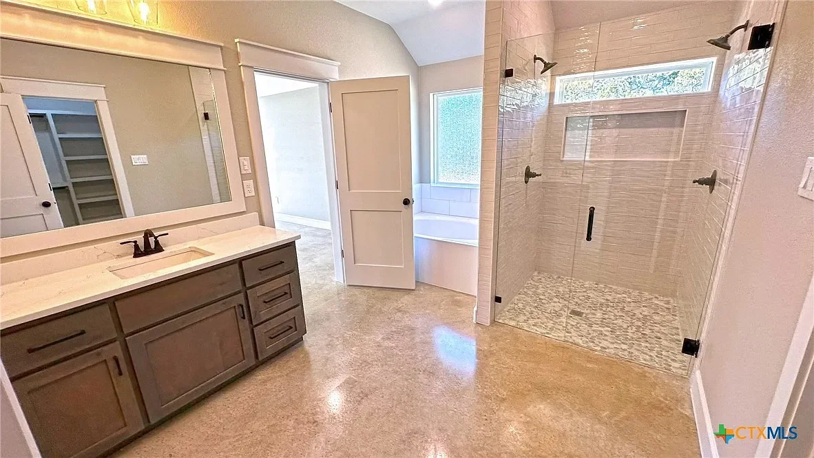 Master bath 2.webp