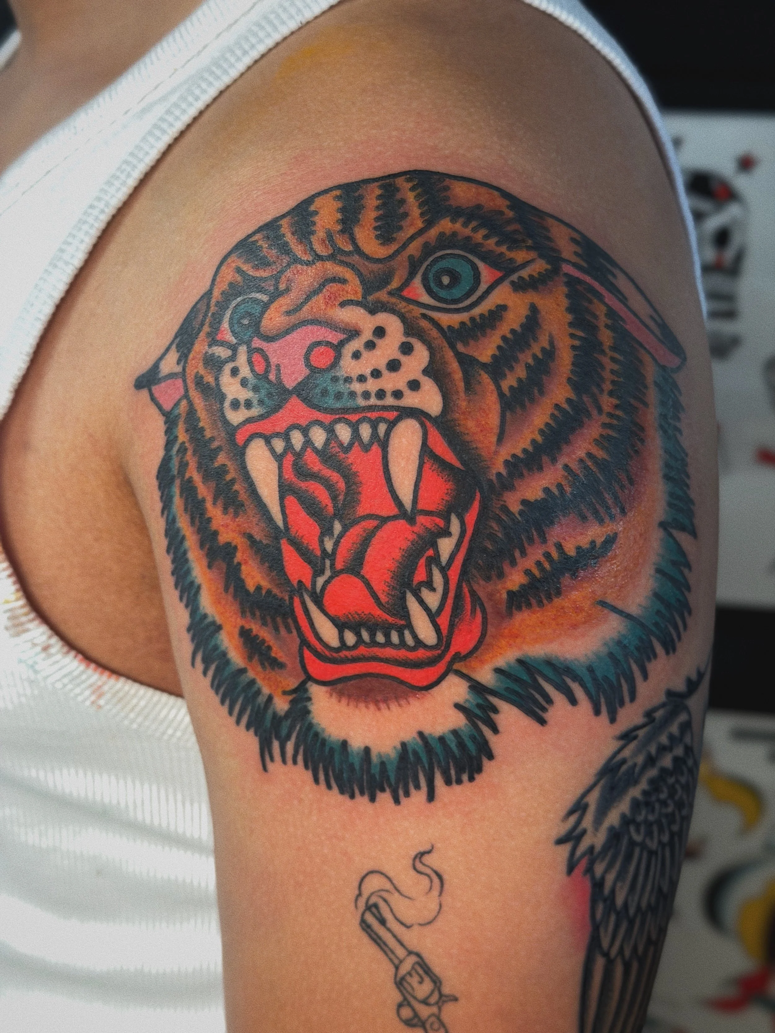 American traditional tiger tattoo on the arm/shoulder - tiger tattoo color