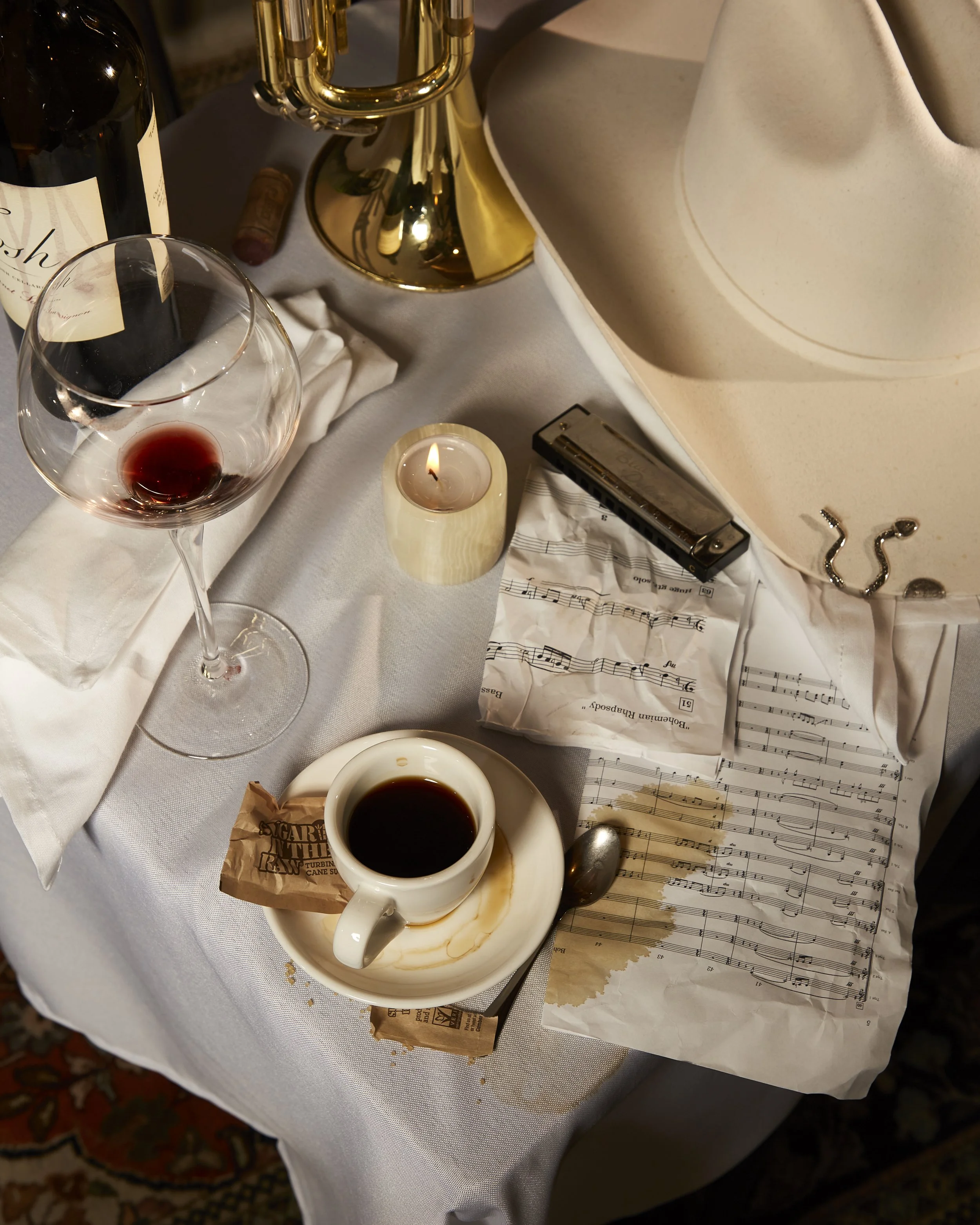 photo trumpet coffee dinner table country music