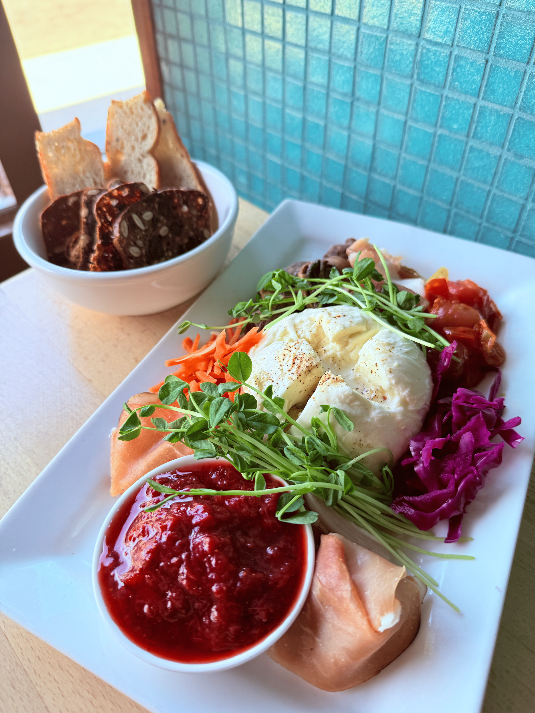 Picnic Board
Local Fior di Latte, soft creamy hand crafted mozzarella, prosciutto, pickled veggies, fresh preseves, house toast.