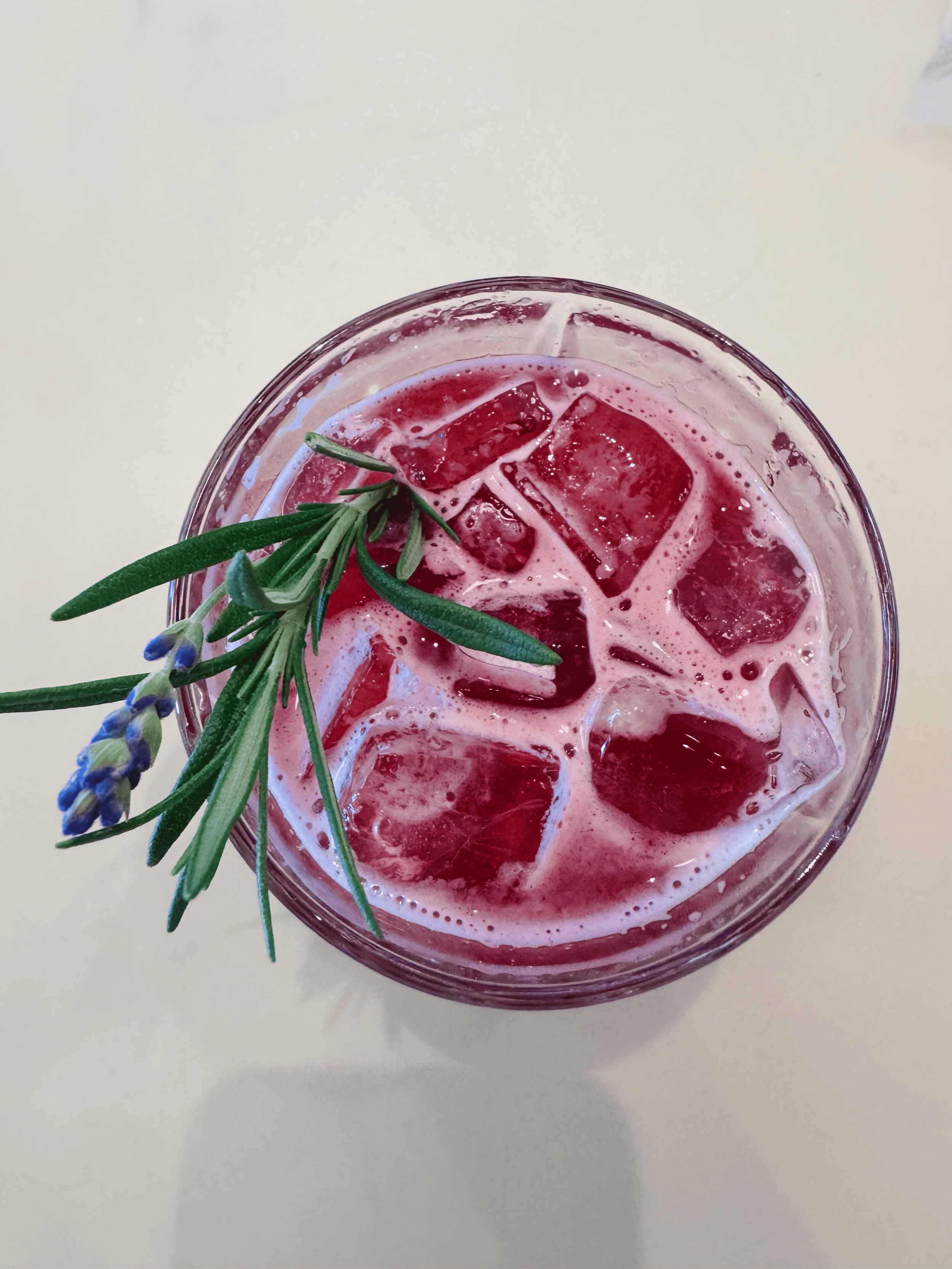 tofino vodka/creme de violette/ cassis/ lemon/ lime/ blackberries
Dark berry tide     1.5oz