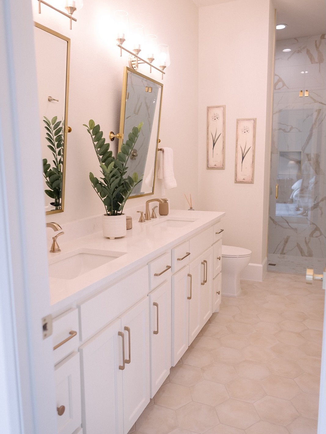 Whether you want to admit it or not, the holidays will be here before you know it! And that means parties, guests and gatherings! 

Are your bathrooms &ldquo;host&rdquo; ready?? 

You still have time!! Message us to get started before it&rsquo;s too 