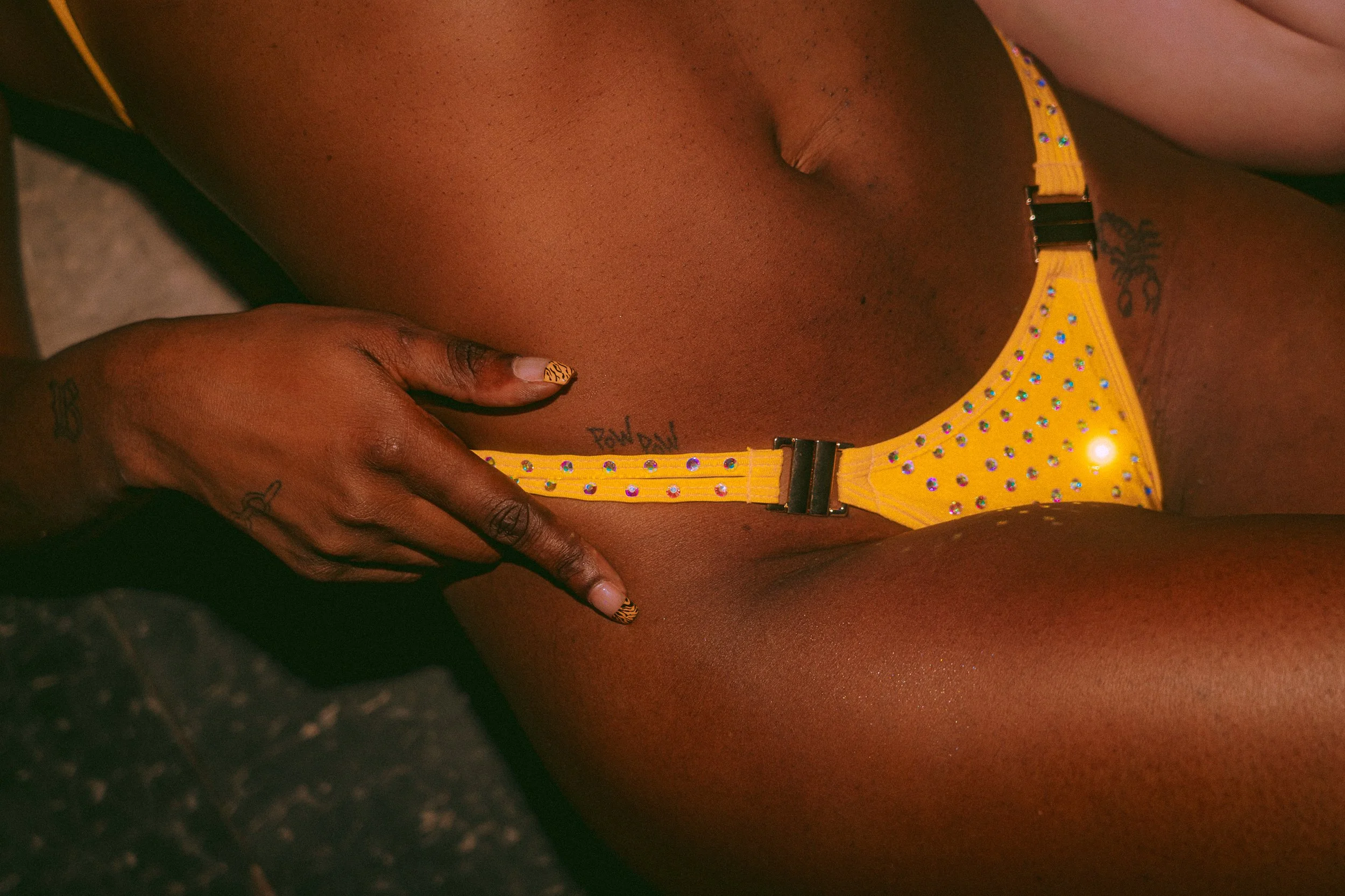 showstopper yellow noire 5.jpg