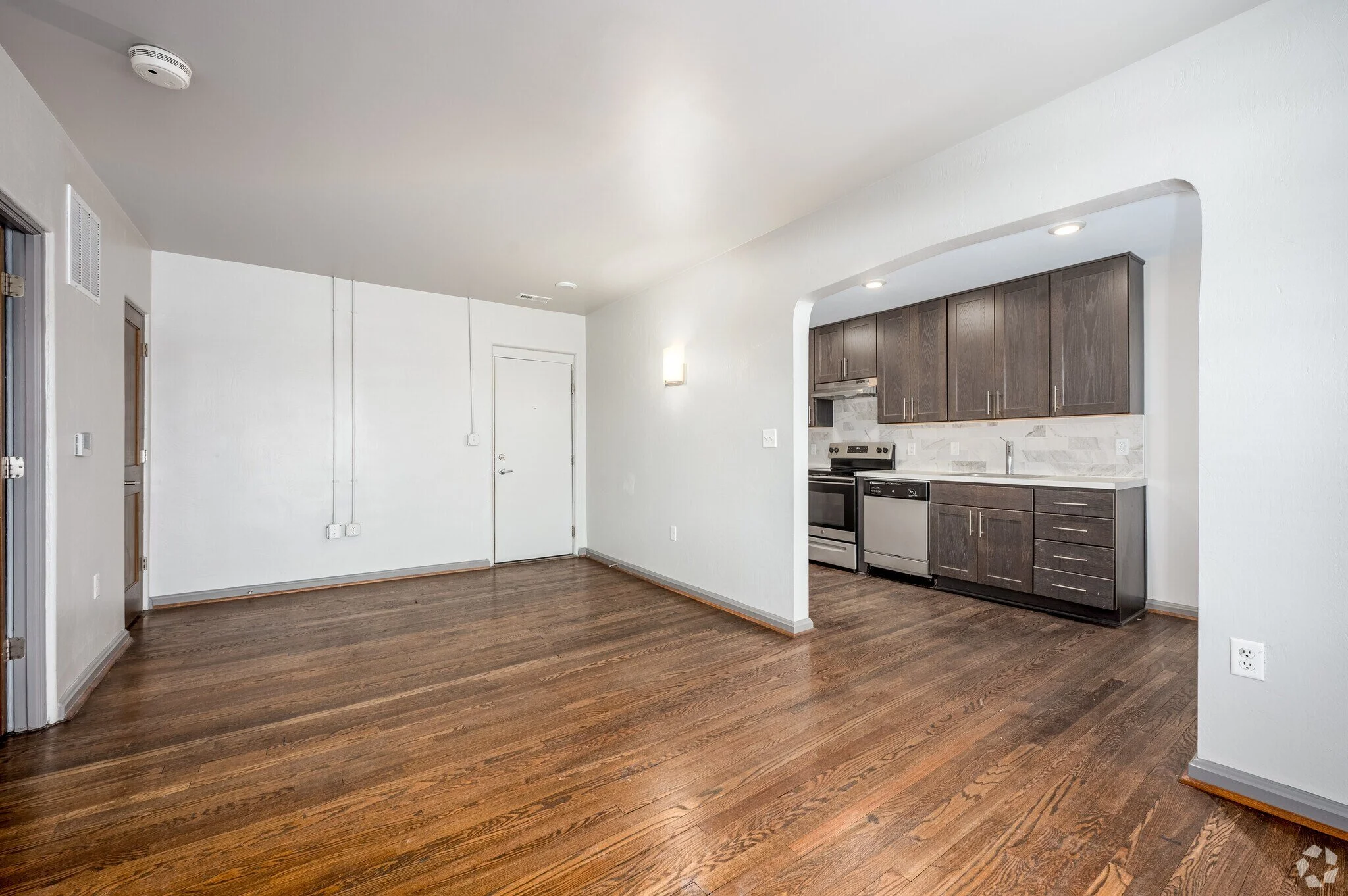 HL-Apts.com 11.jpg