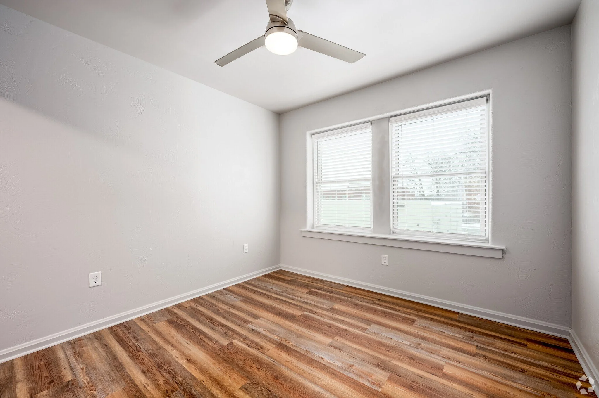 HL-Apts.com 4.jpg