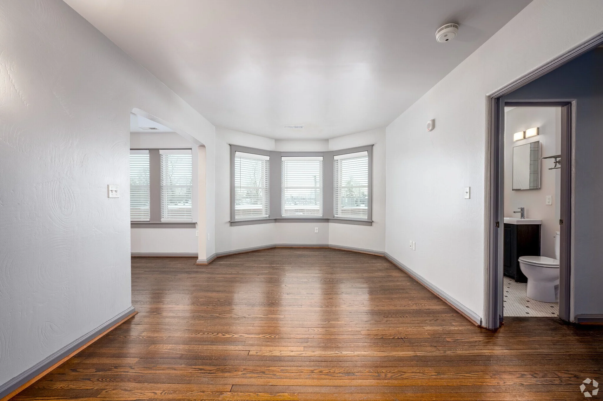 HL-Apts.com 10.jpg