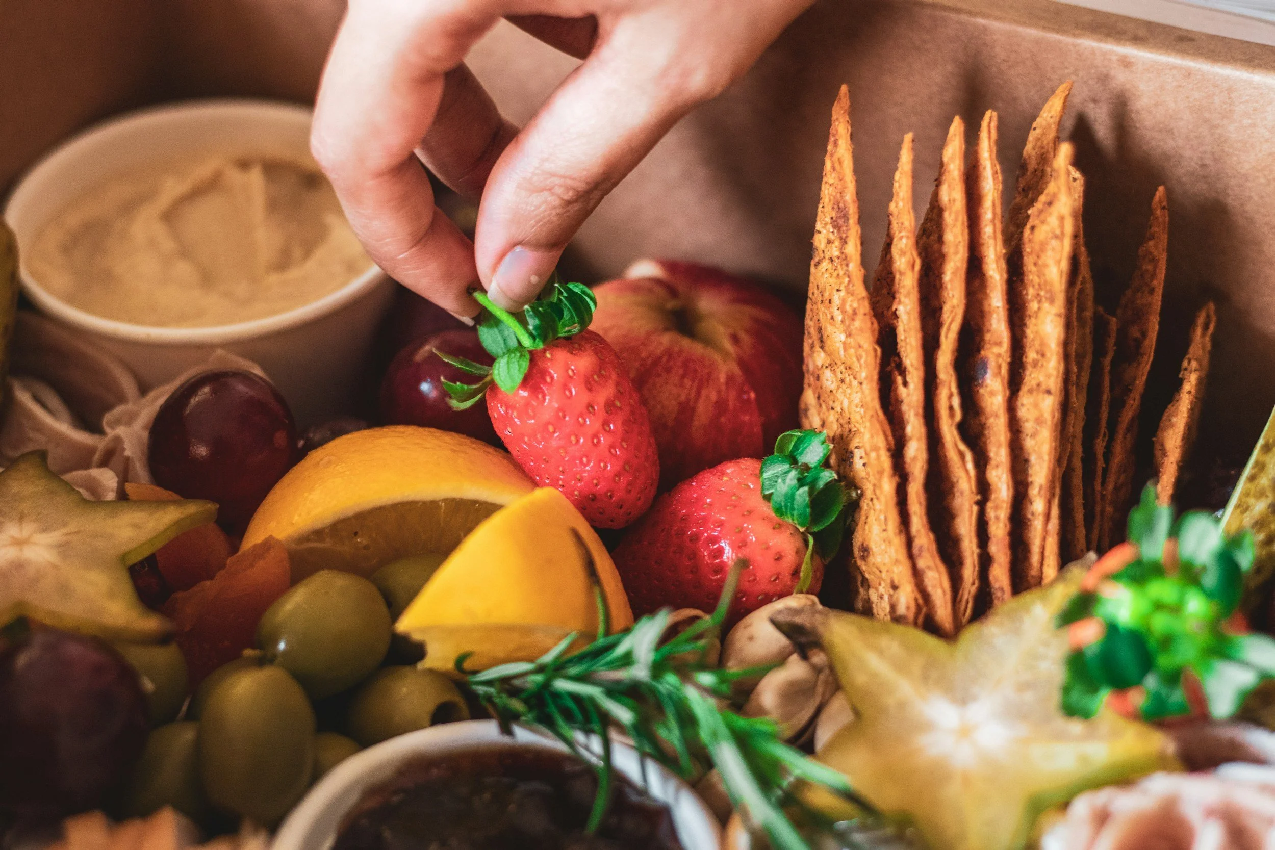 Best Snacks a Holistic Nutrition Coach Recommends for Steady Energy