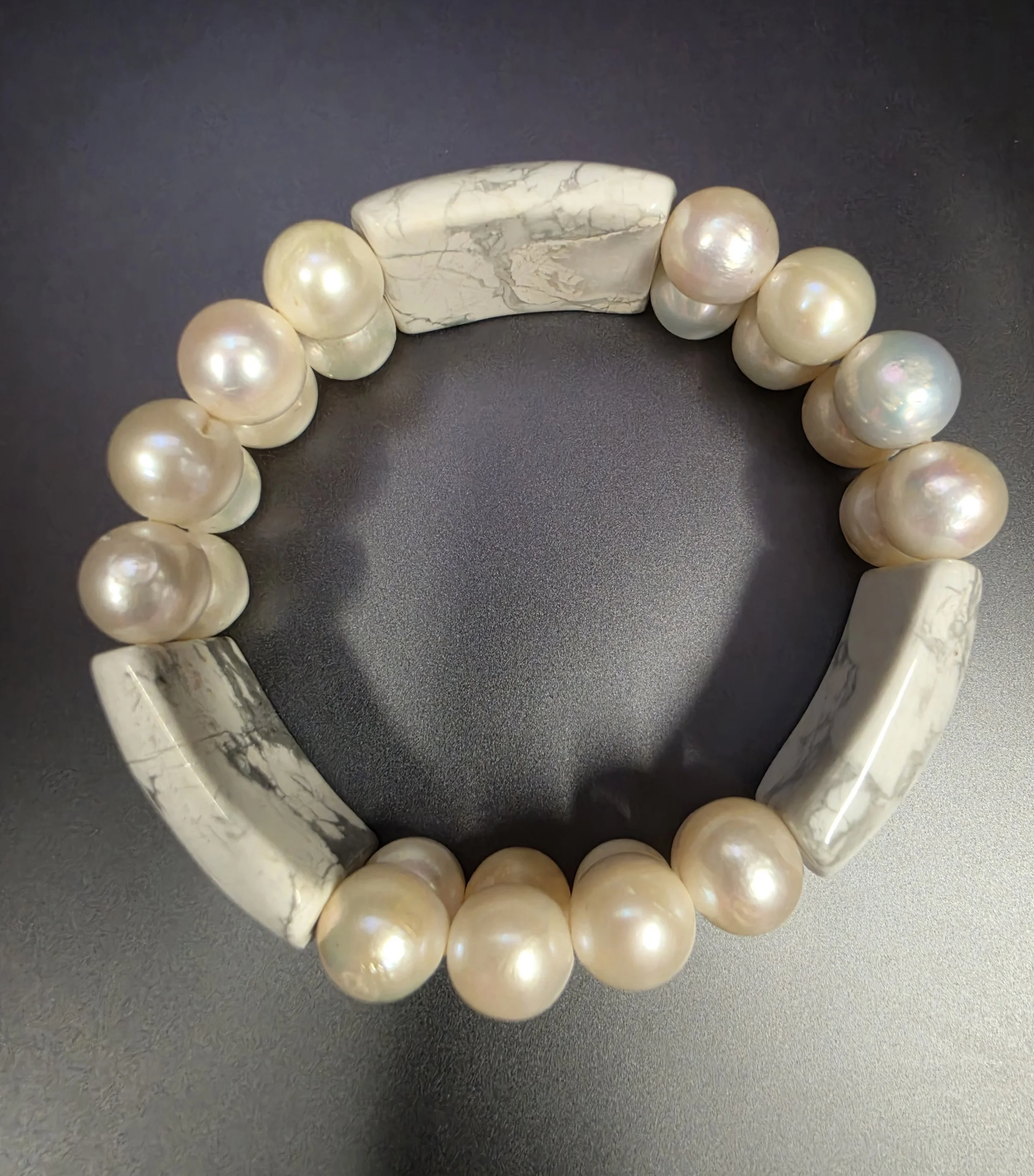 Howlite & Pearl Bracelet.jpg