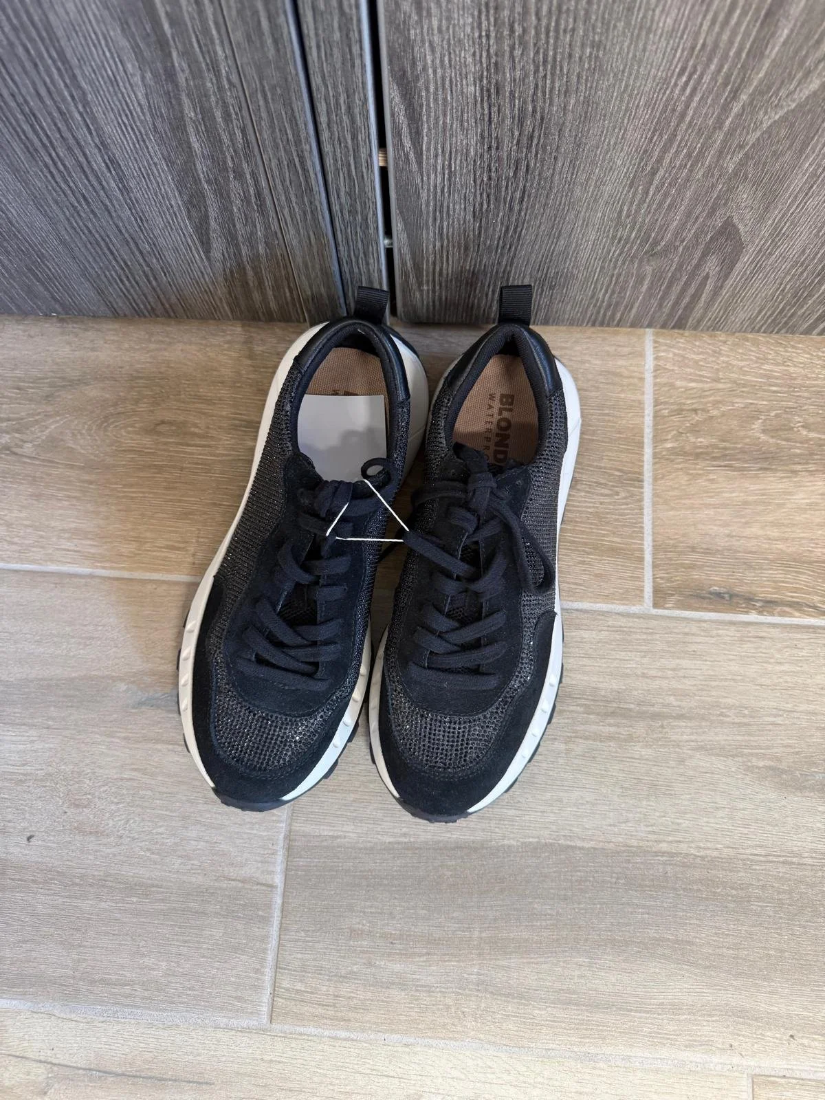 Blondo Lauretta Waterproof Sneakers Size 7.5.jpeg