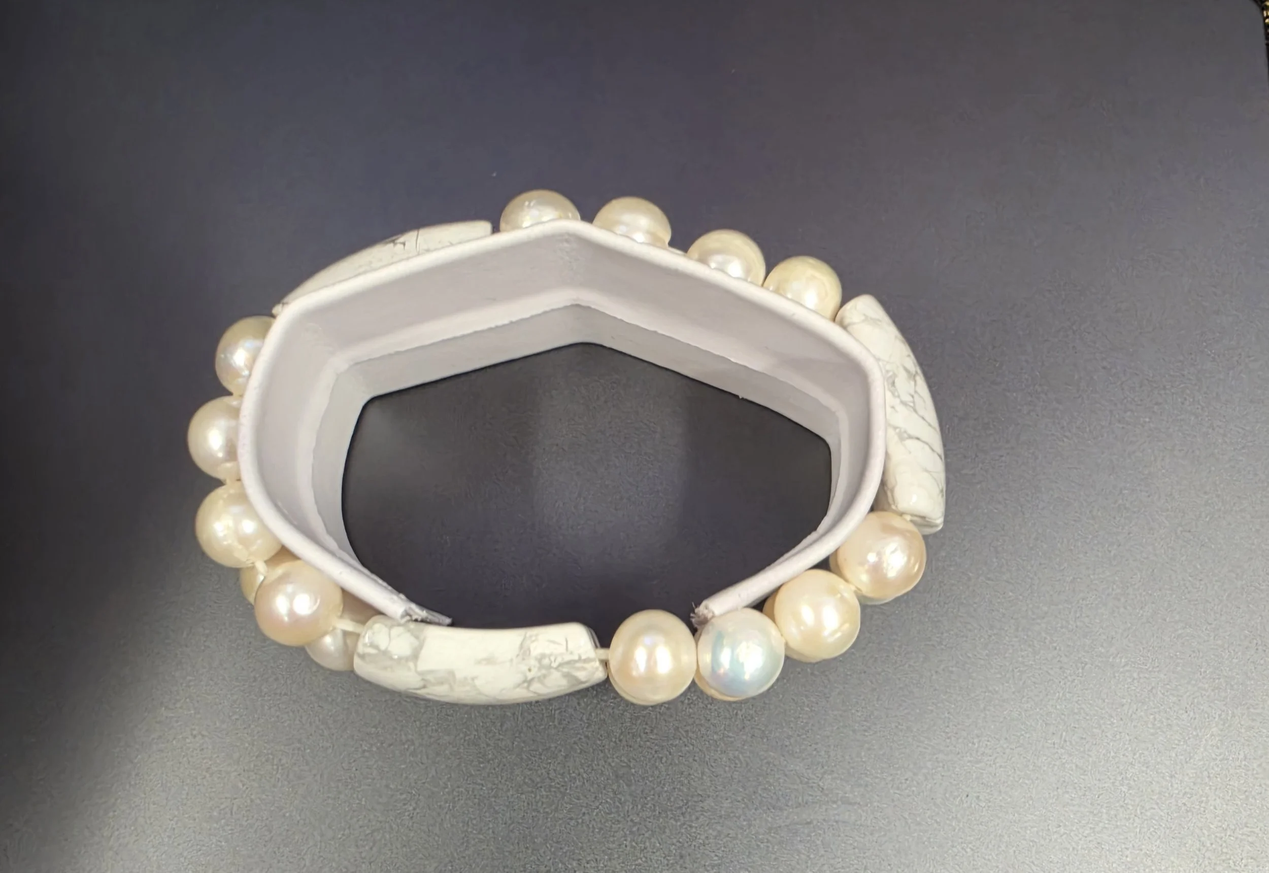 Howlite and pearl Bracelet