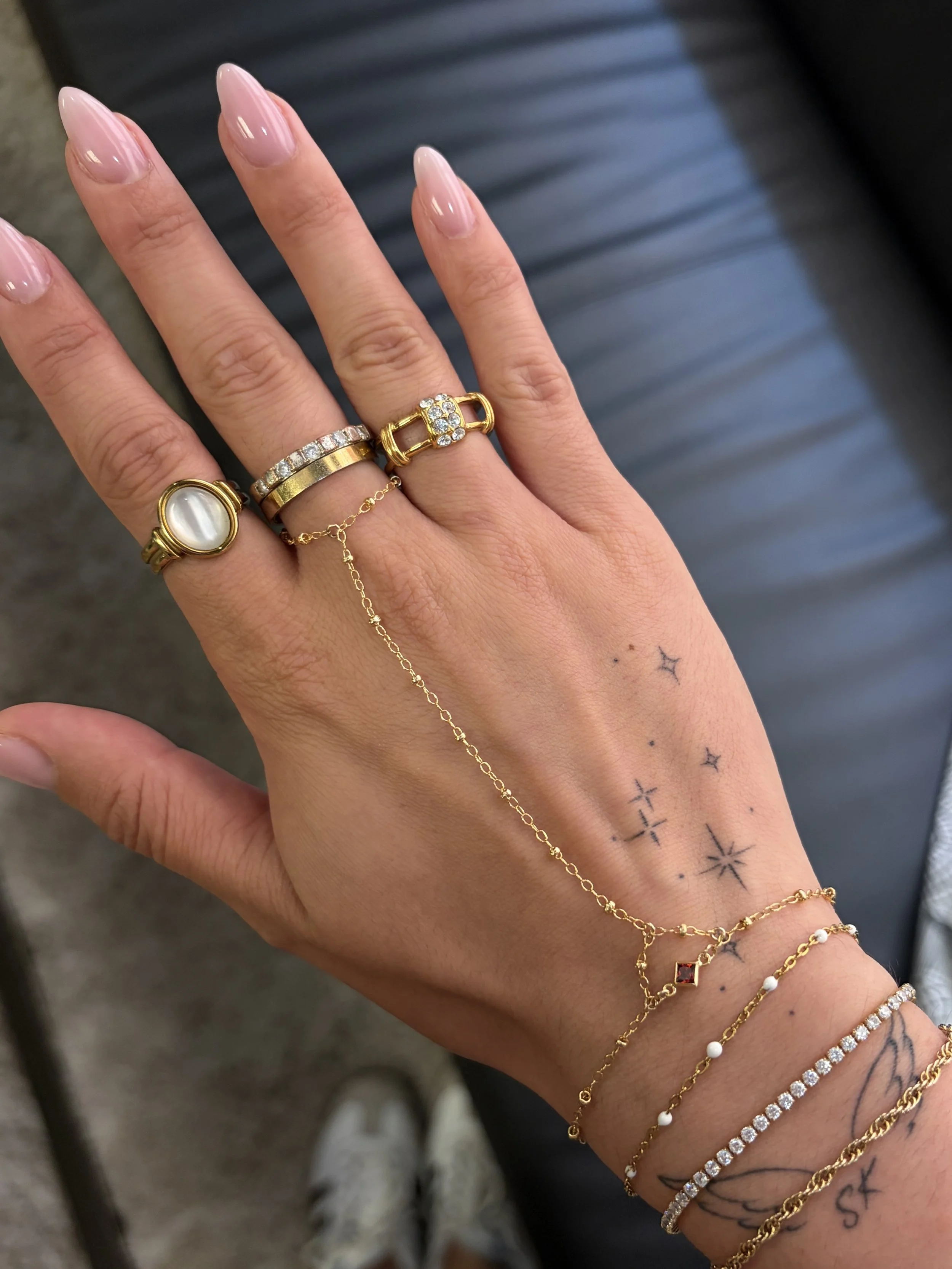 Angie hand chain