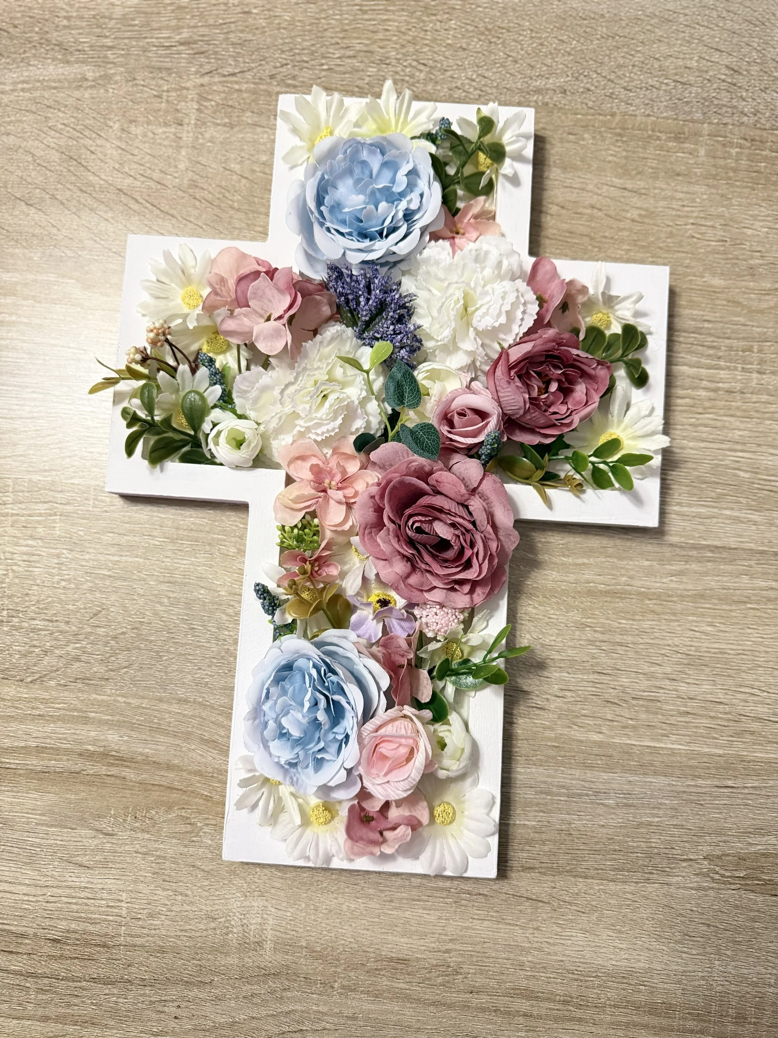 Elegant Faux Floral Cross Décor