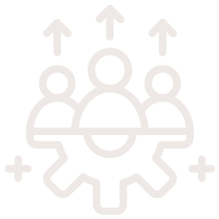 Icon depicting three people connected with a gear, representing teamwork or collaboration.