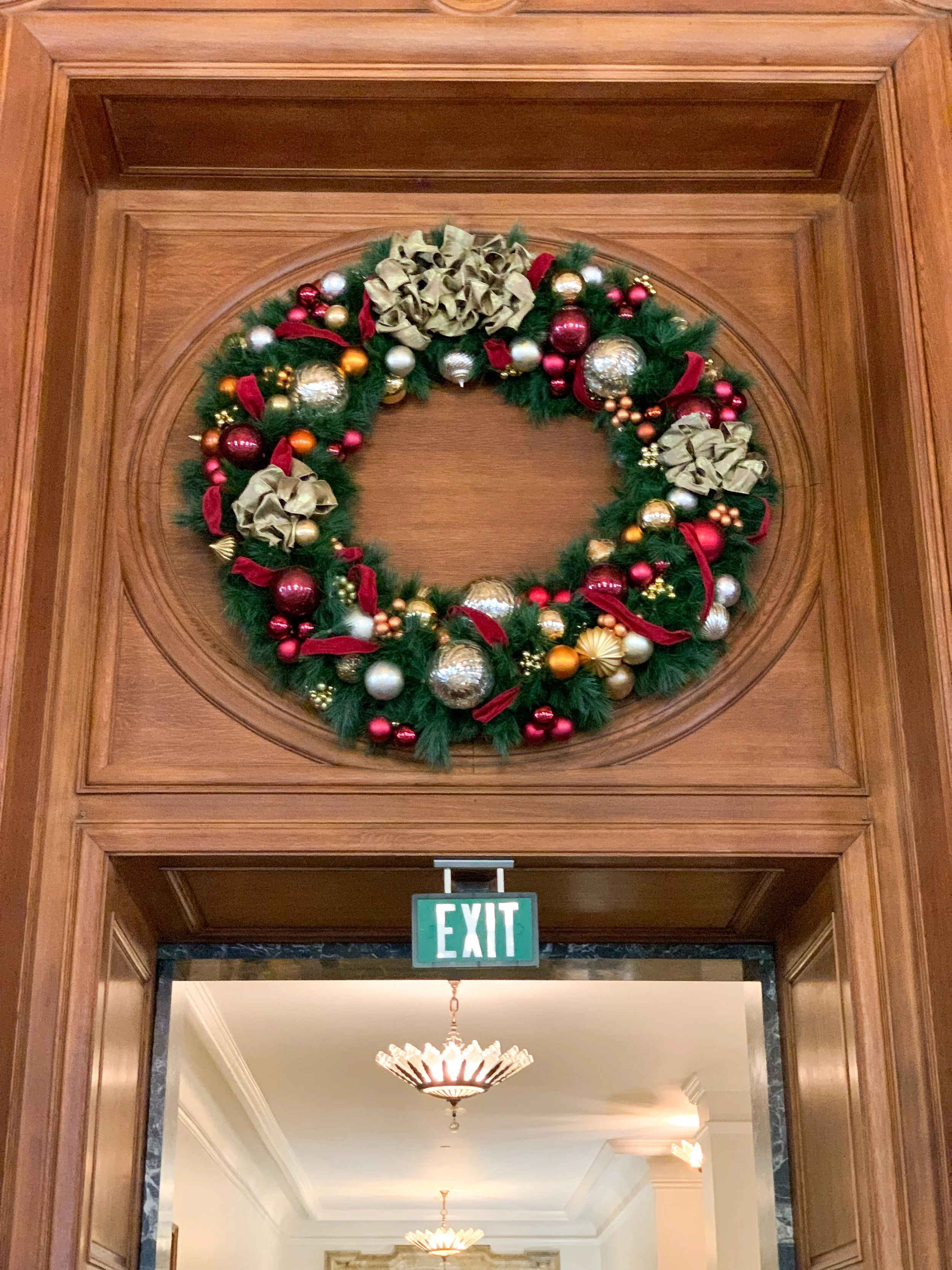  [wreath] 