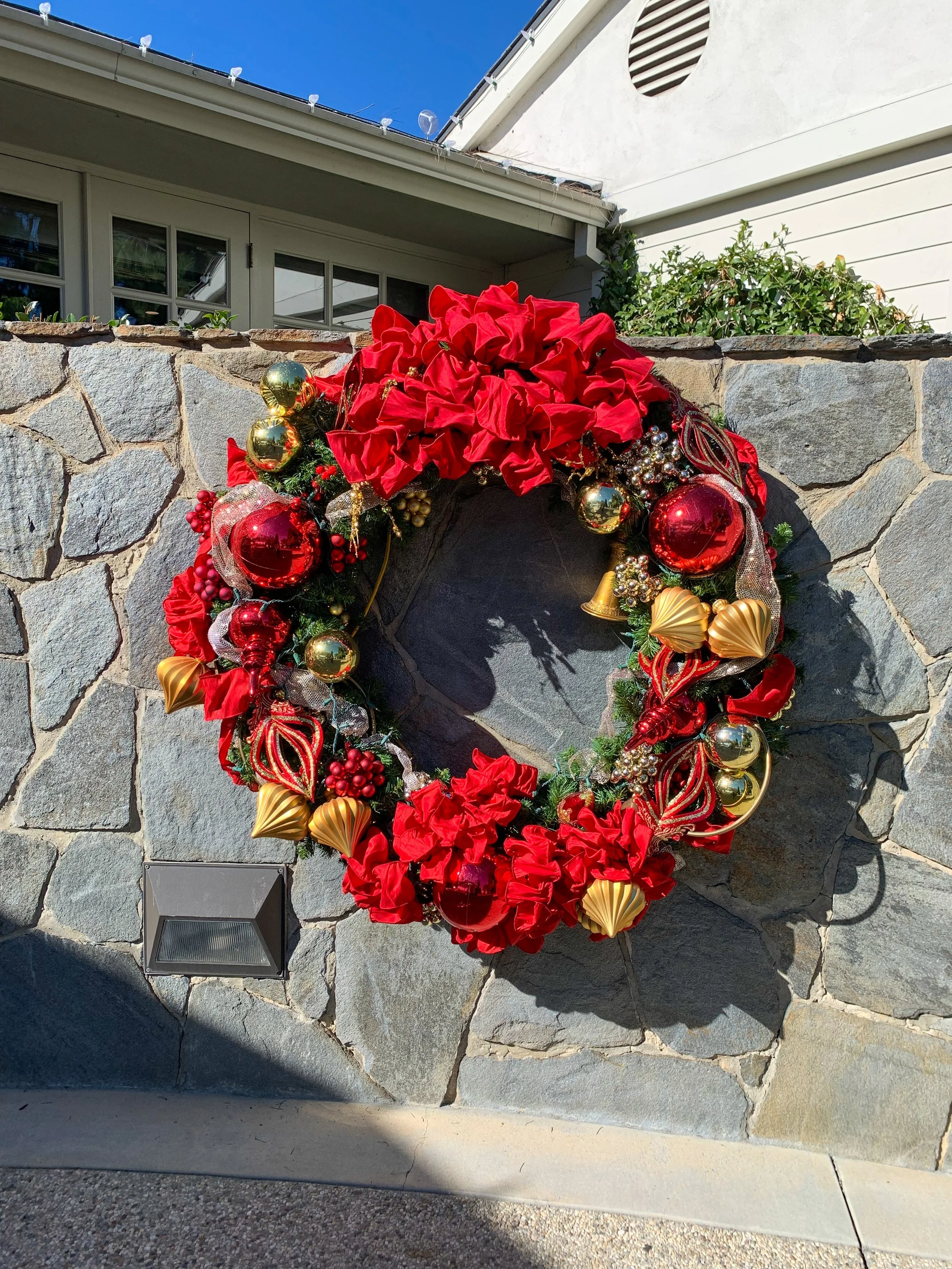 [wreath] 