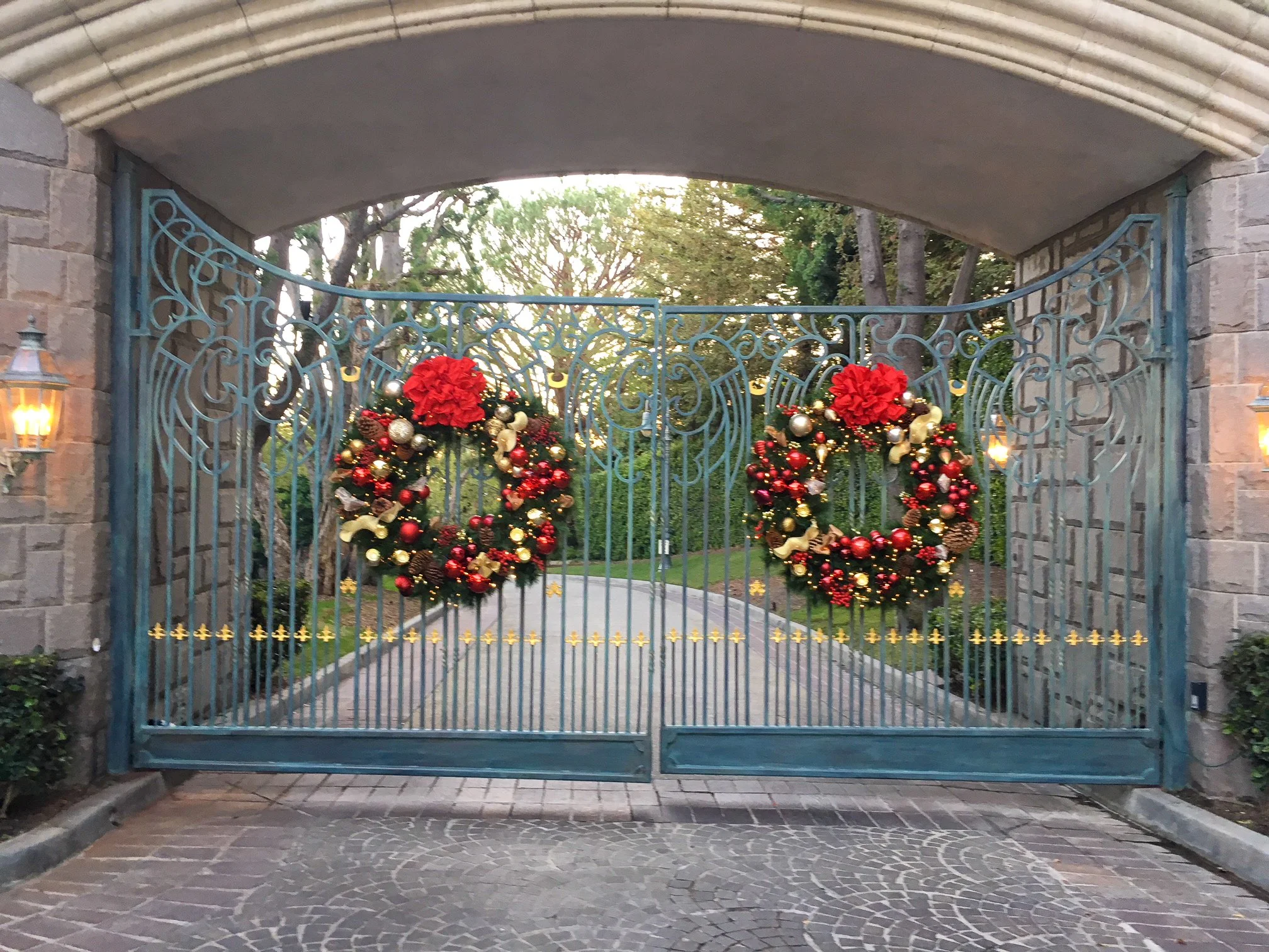 [wreath] 