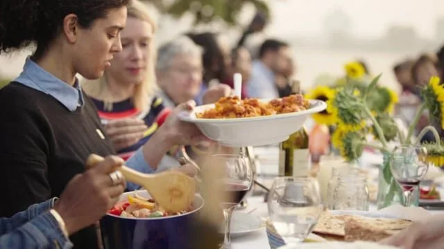AMNESTY INTERNATIONAL / the long table
